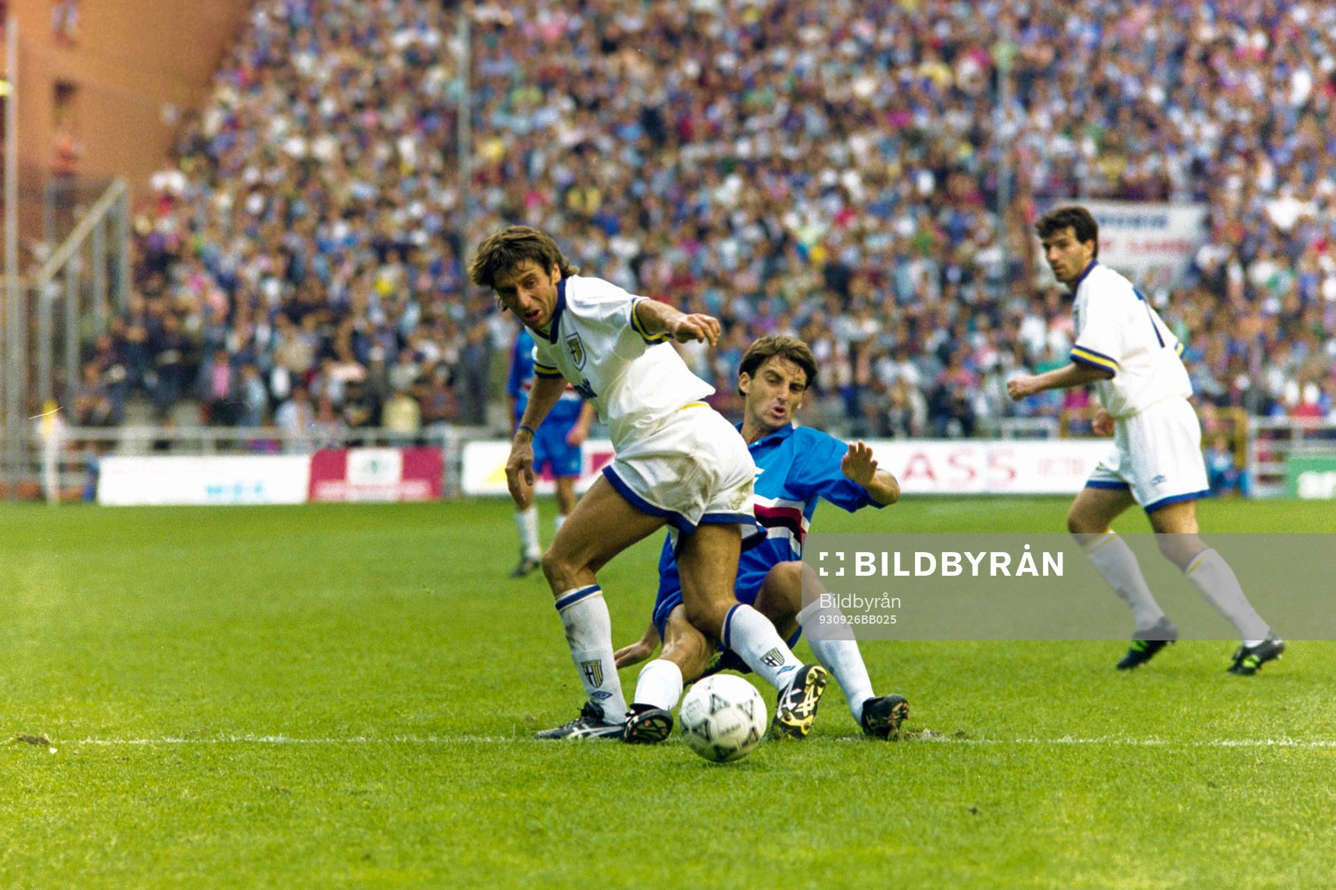  Roberto Mancini, Sampdoria glidtacklar.