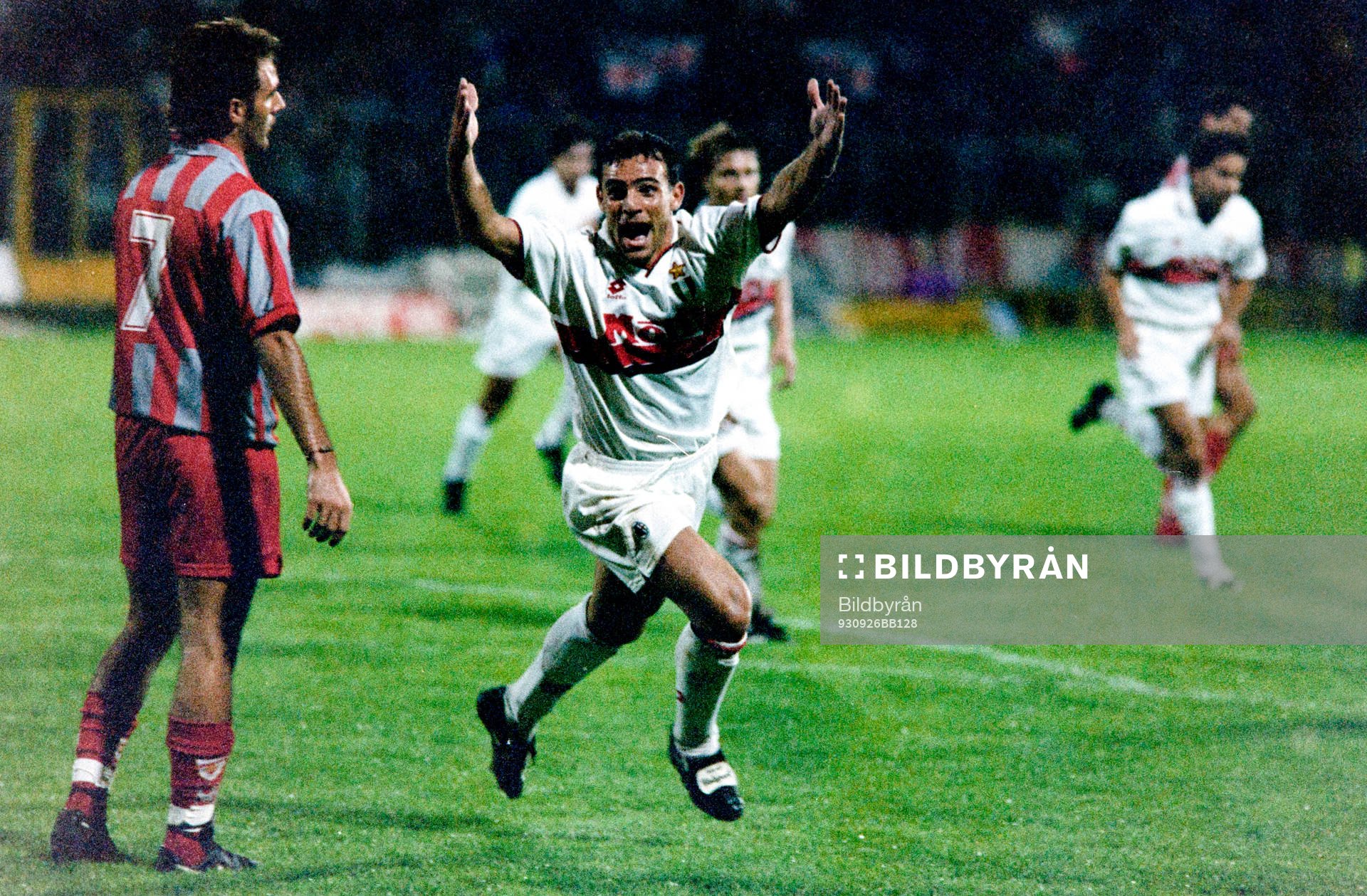 Fotboll, Serie A, Cremonese - Milan, 0-2: Marco Simone, MIlan jublar efter sitt mål.