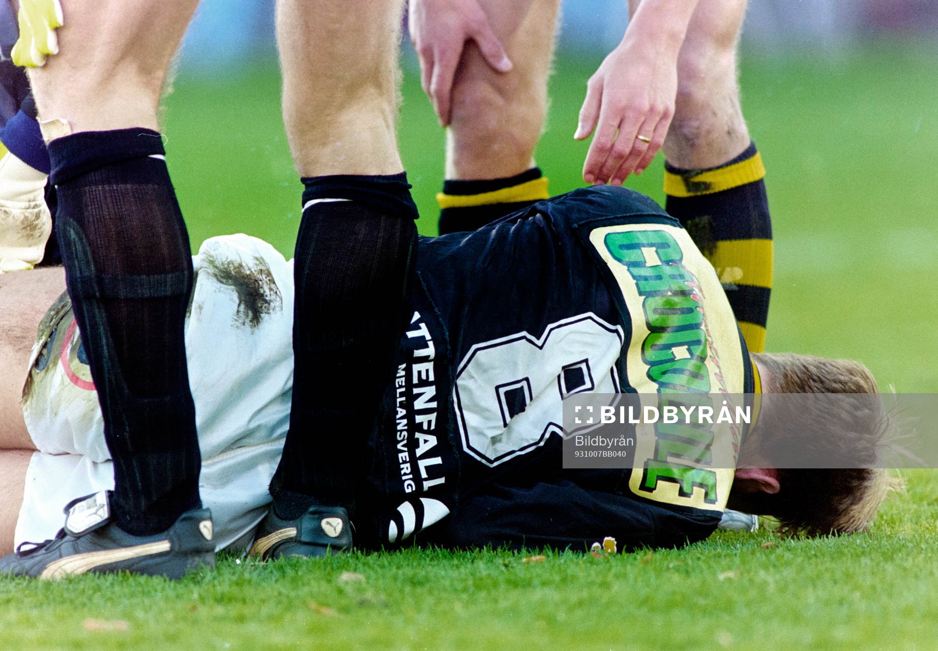 Kim Bergstrand, AIK ligger skadad på planen