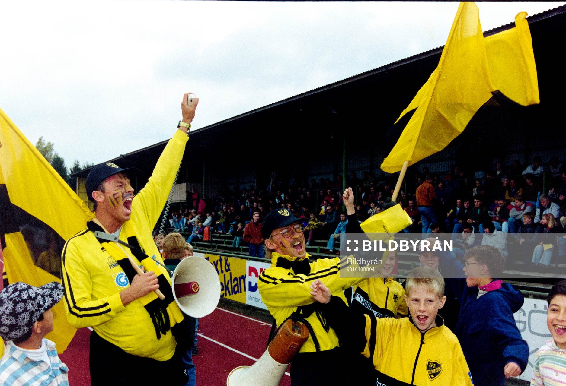 Glenn och Kenn Karlsson jublar med fansen