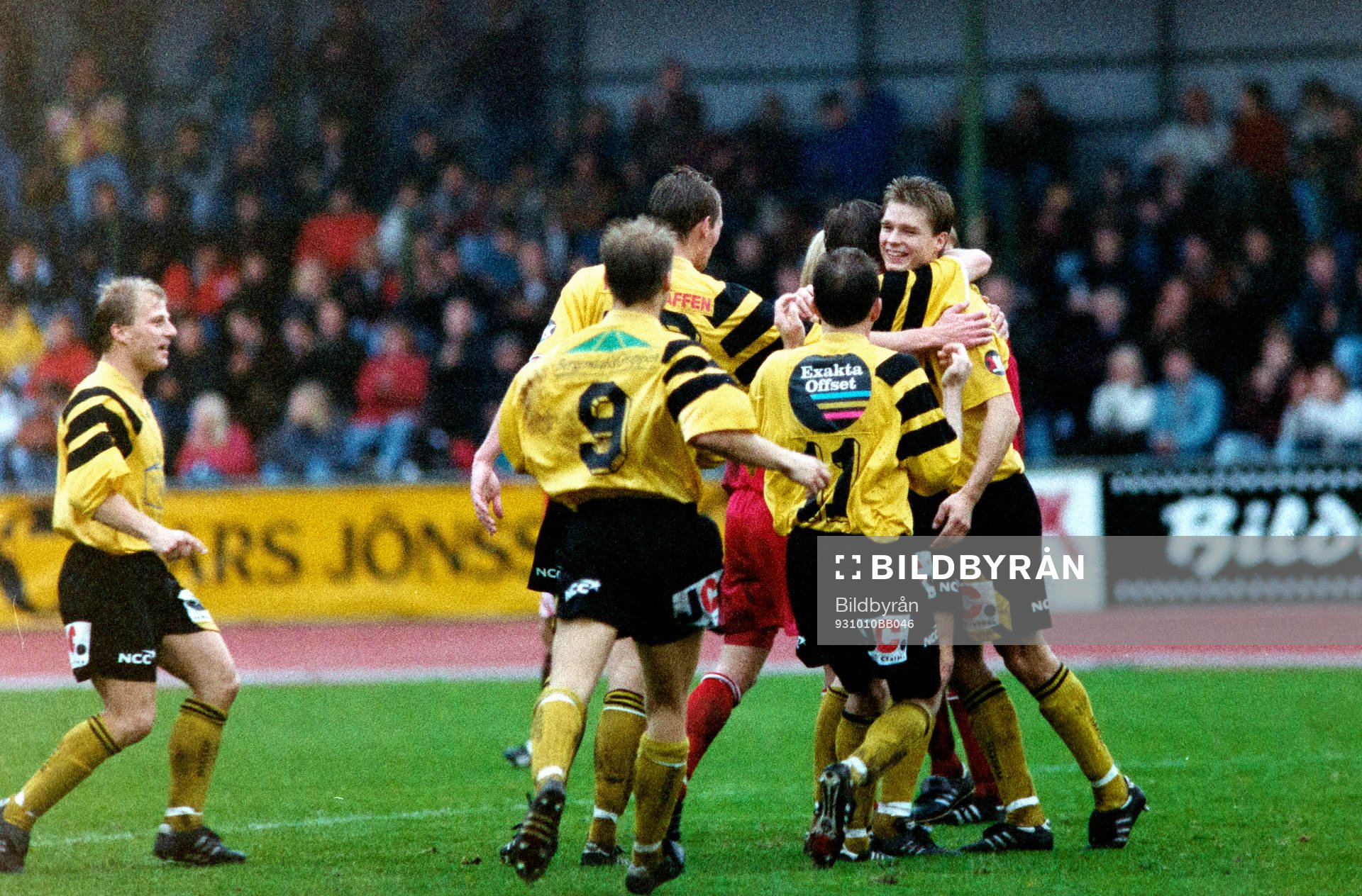 Per Nilsson, Hässleholm gratuleras av lagkamraterna