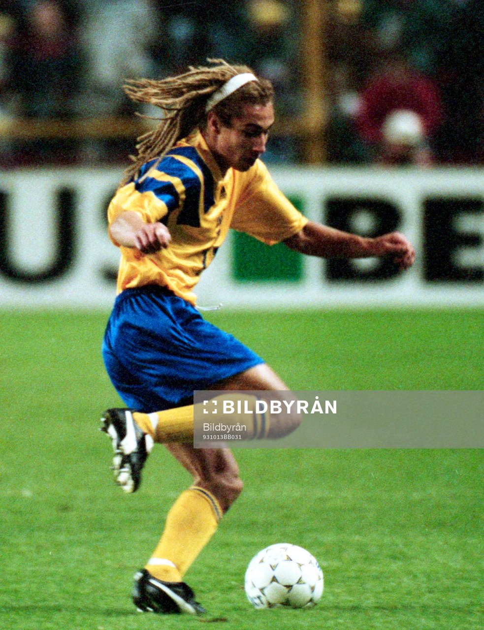 Henrik Larssin med bollen