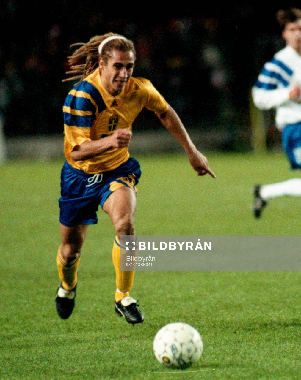 Henrik Larsson med bollen