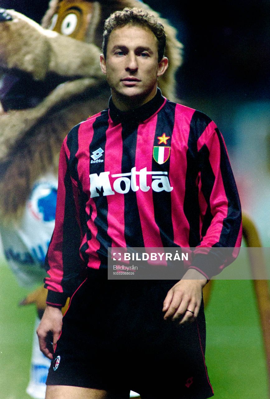 Fotboll, Champions League, FC. Köpenhamn - Milan, 0-6: Jean-Pierre Papin, MIlan. 
