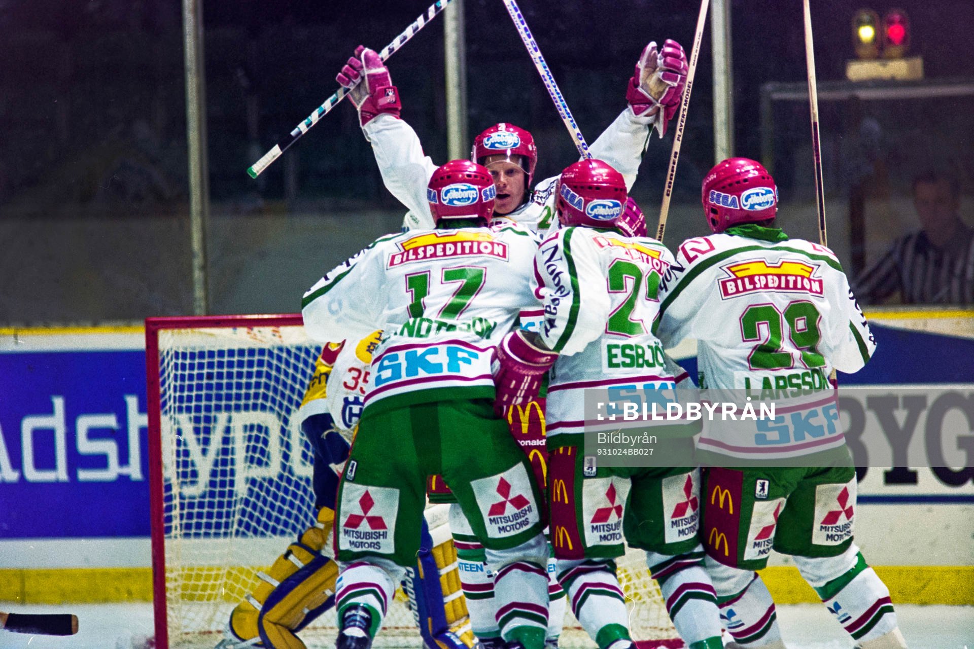 Daniel Alfredsson och Frölunda jublar