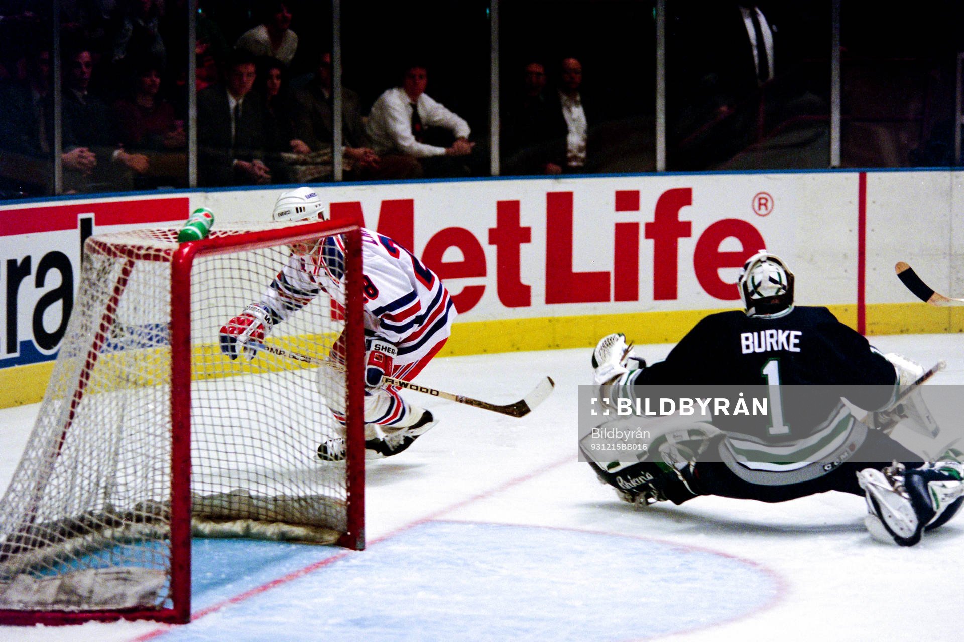 Steve Larmet, Rangers rundar Sean Burke, målvakt i Hartford
