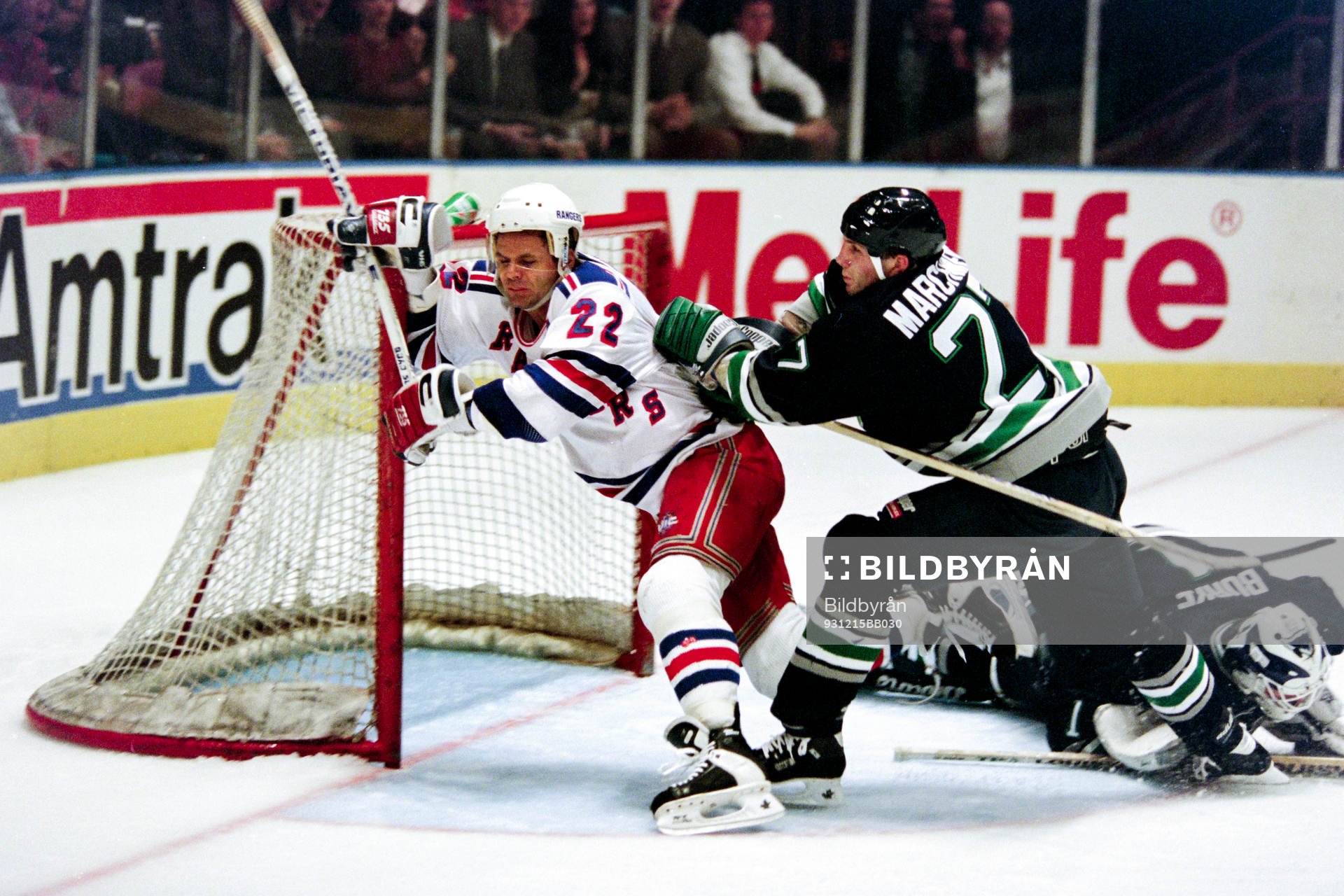 Mike Gartner, Rangers attackeras bakifrån av hartfords