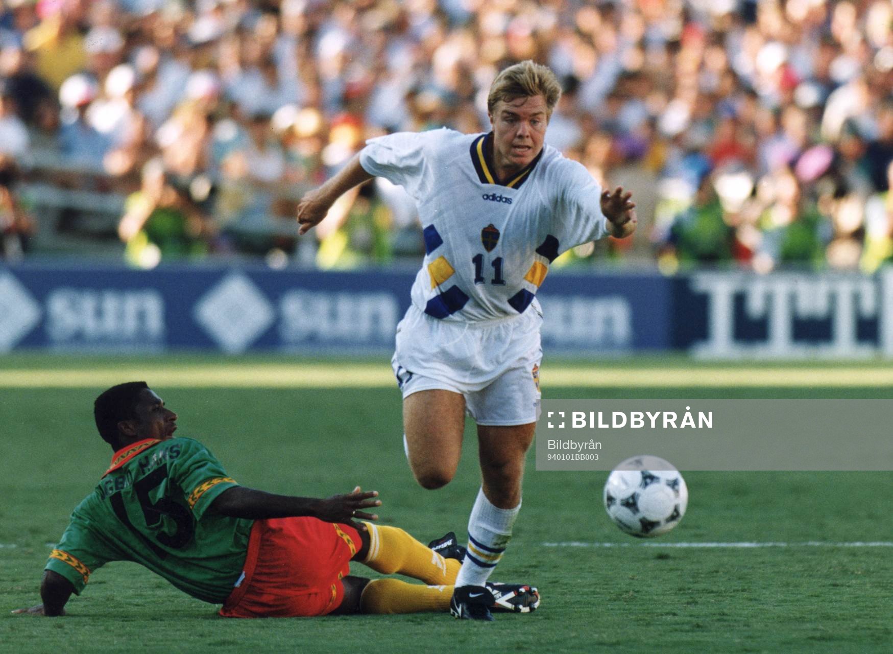 Fotbolls-VM i USA. Sverige-Kamerun. Tomas Brolin jagar