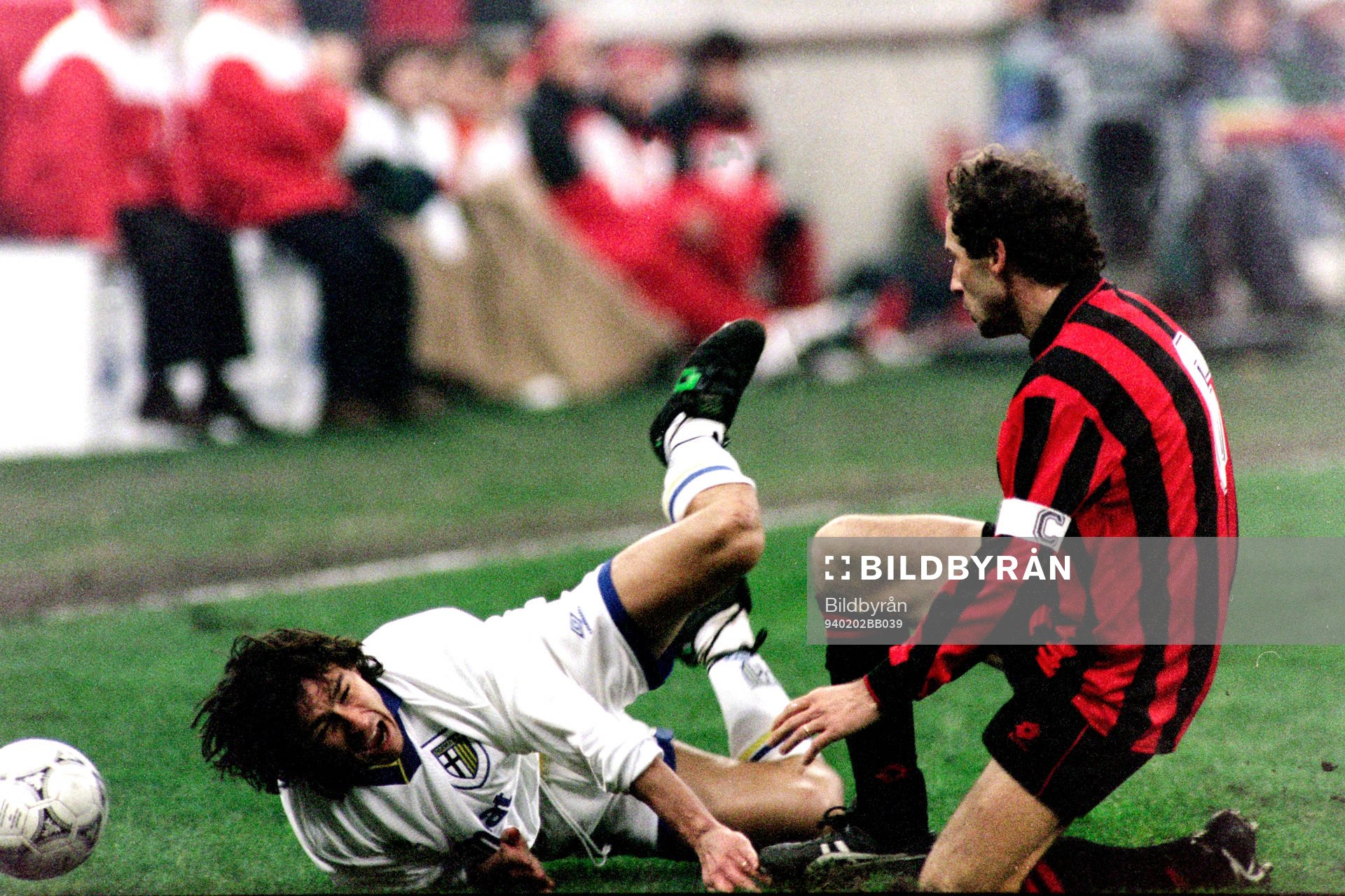 Milans Franco Baresi stoppar en parmaspelare