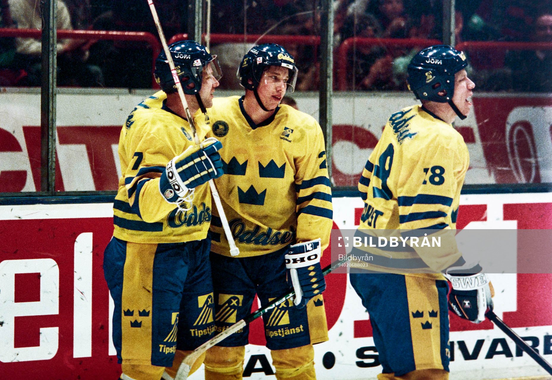 Leif Rohlin, Peter Forsberg och Jonas Bergqvist jublar
