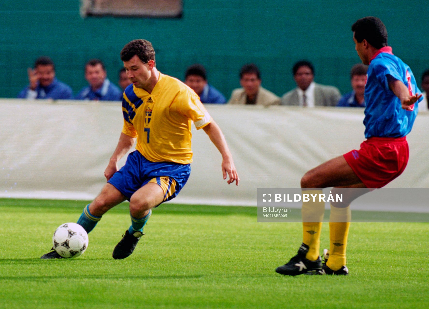 Stefan Rehn mellan två colombianer