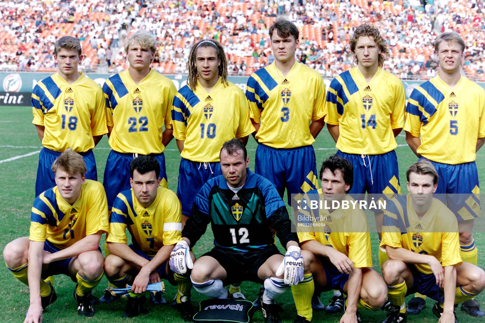 Fotboll, USA - Sverige, 1-3: Sveriges startelva. Bakre fr.v. Jesper Blomqvist, Mats Lilienberg, Henrik Larsson, Magnus Erlingmark, Jesper Jansson, Mikael Nilsson. Främre fr.v. Kennet Andersson, Anders Limpar, Lars Eriksson, målvakt, Pontus Kåmark, Niclas Alexandersson, Sverige.