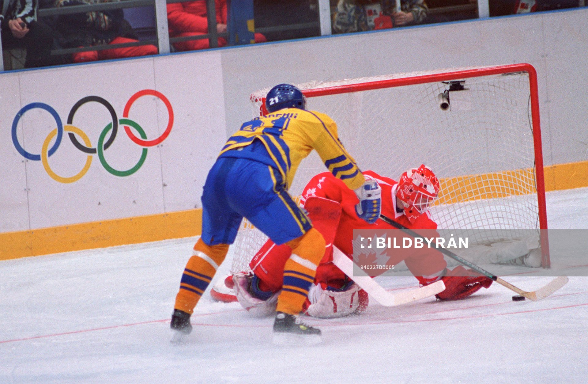 Peter Forsberg, Sverige och Corey Hirsch, Kanada. (Straff)