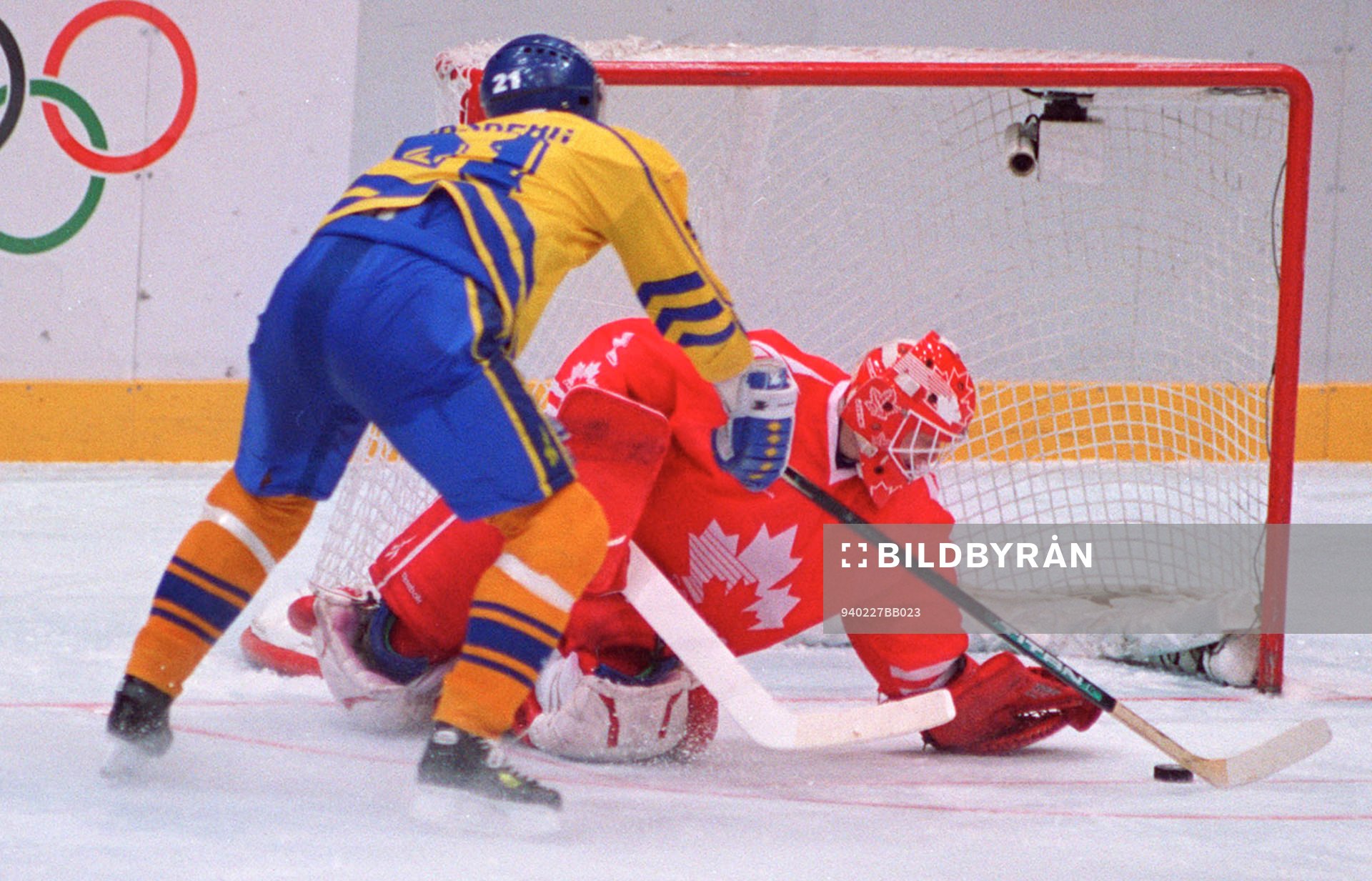 Peter Forsberg, Sverige och Corey Hirsch, Kanada. (Straff)