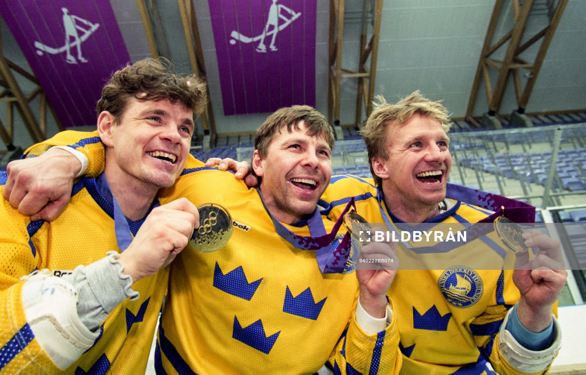 Håkan Loob, Mats Näslund och Tomas Jonsson jublar