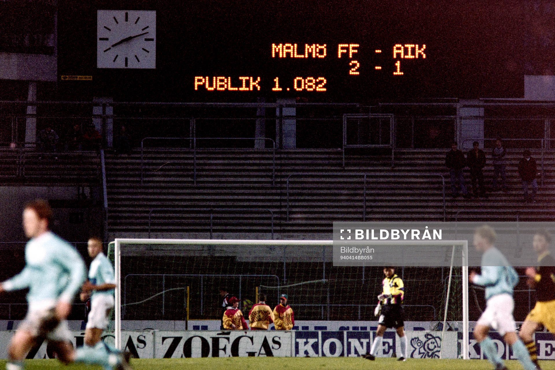 Resultattavlan på Malmö Stadion. Publiksiffra 1082