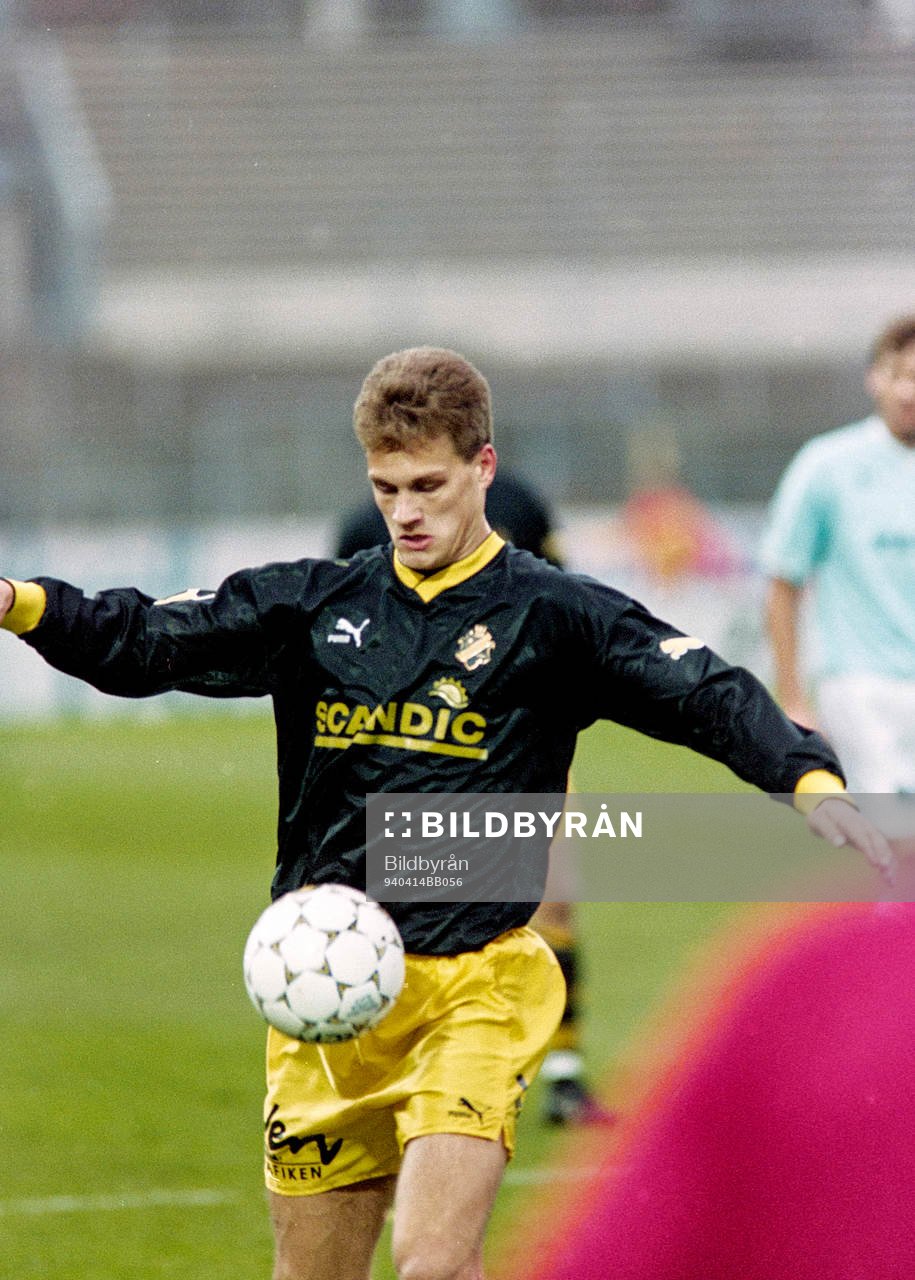 Gary Sundgren, AIK med bollen