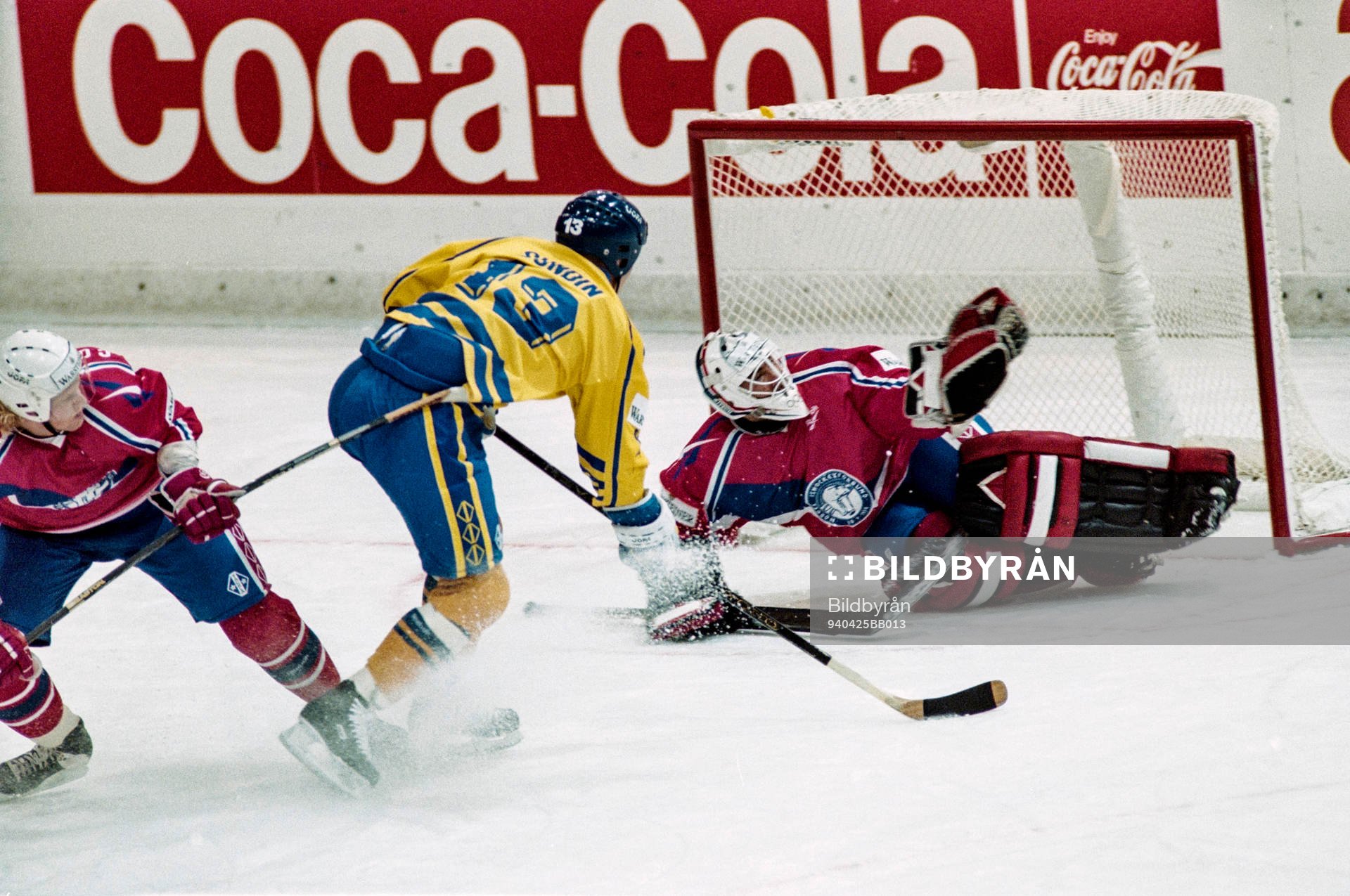 Mats Sundin framför norges målvakt