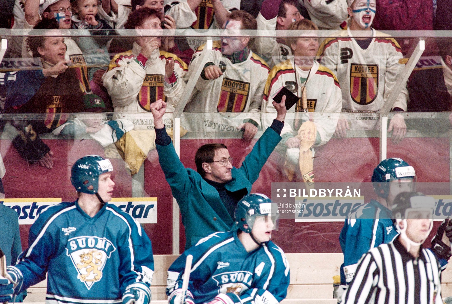 Finland och förbundskapten Curt Lindström jublar