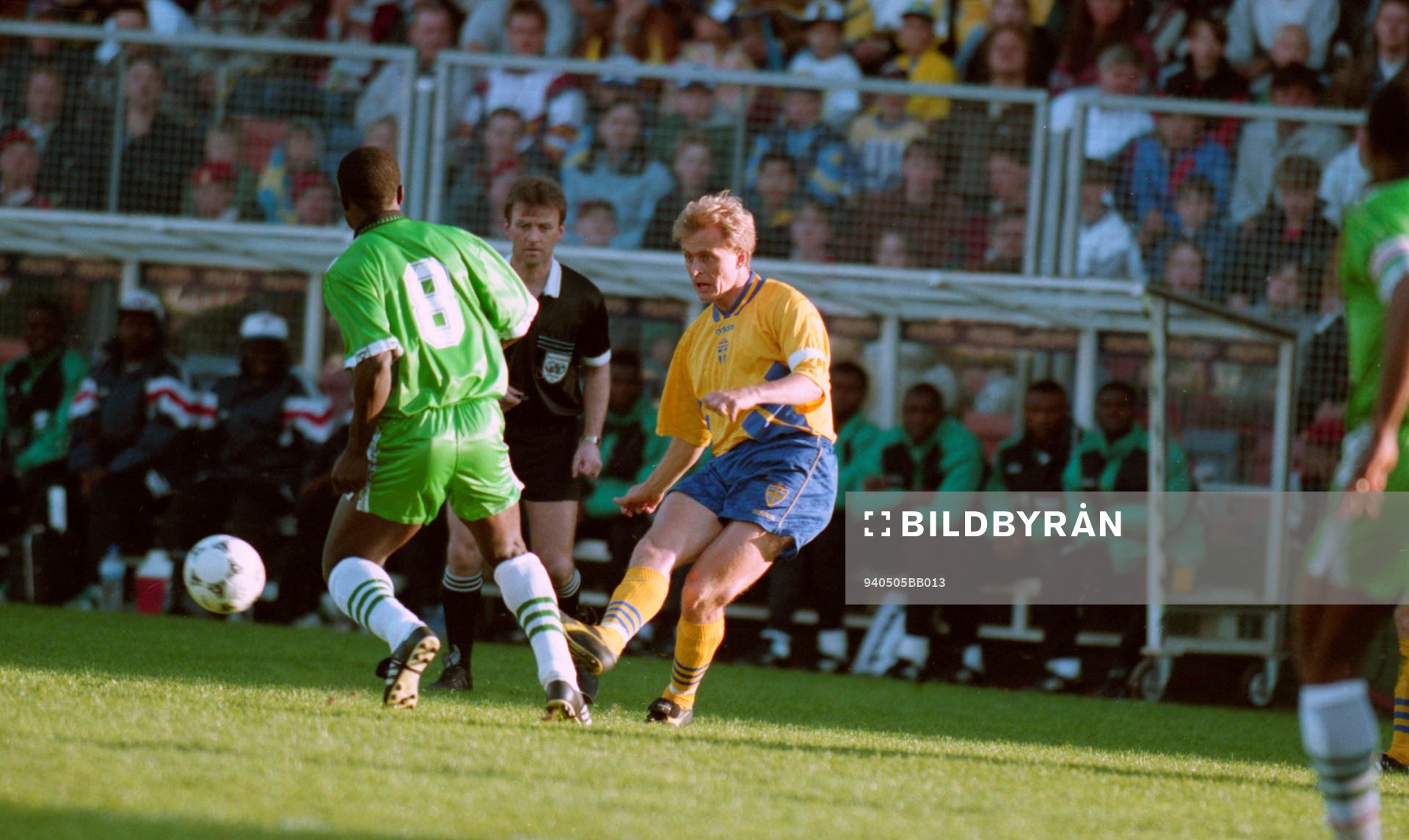 Jonas Thern bredsidar bollen