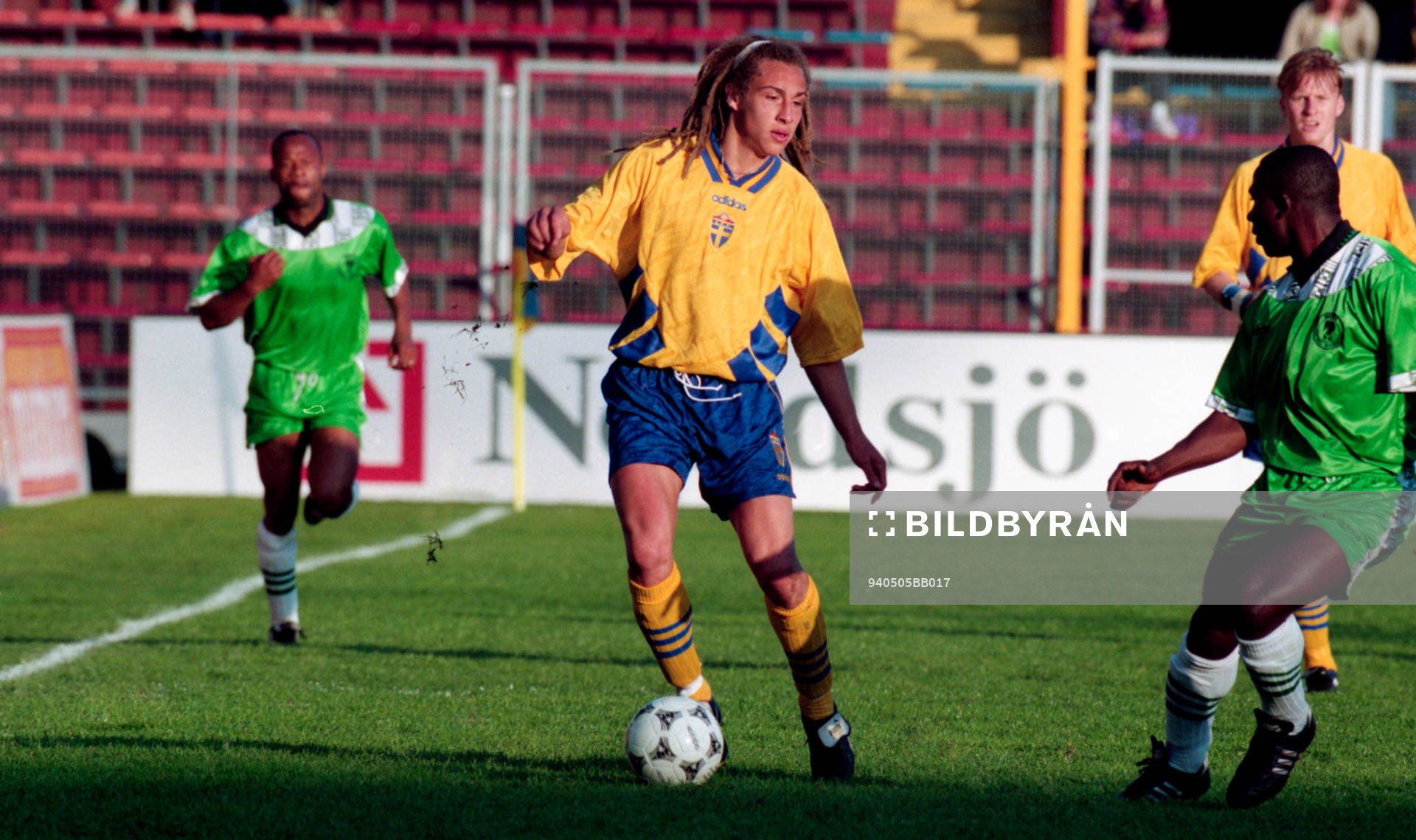 Henrik Larsson med bollen