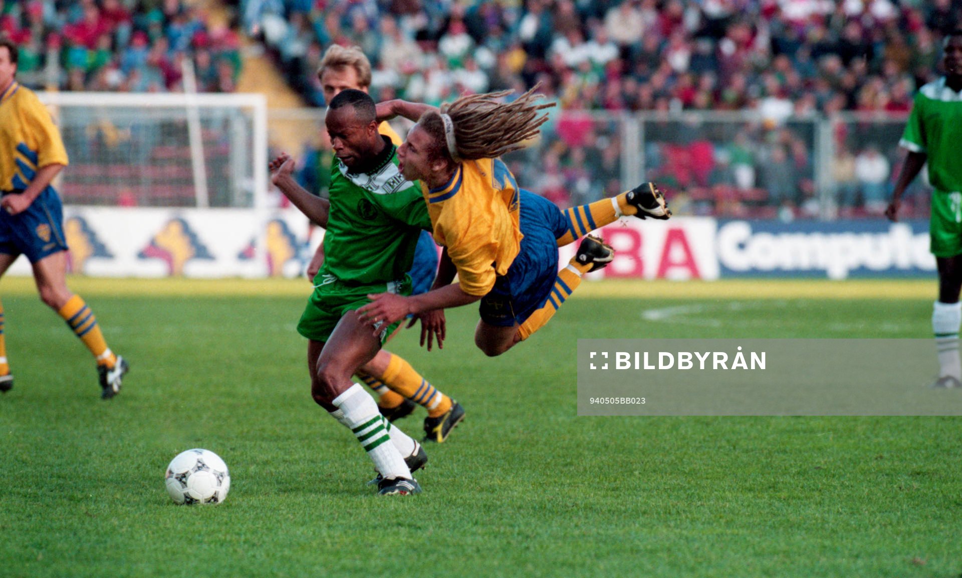 Henrik Larsson åker på en tackling