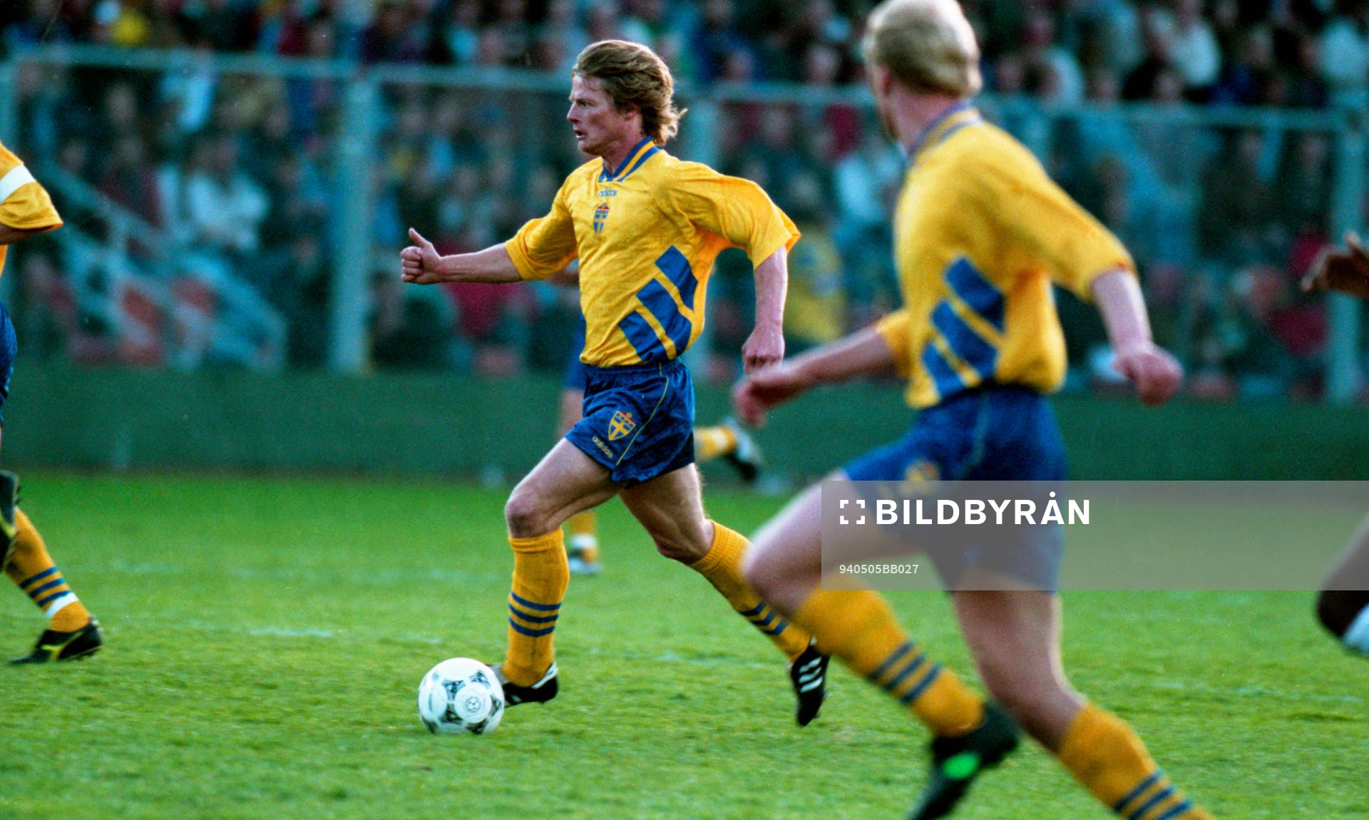 Stefan Schwarz med bollen