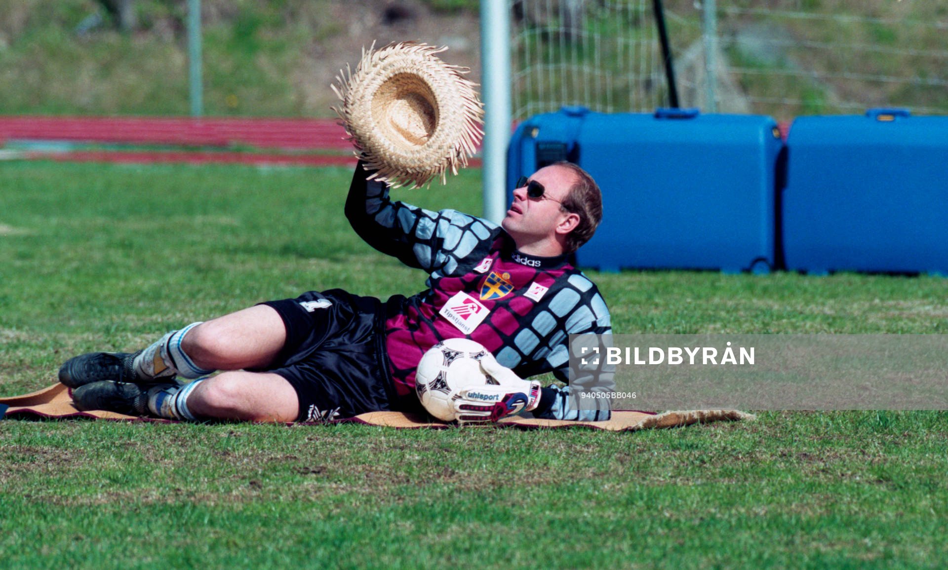 Thomas Ravelli kopplar av