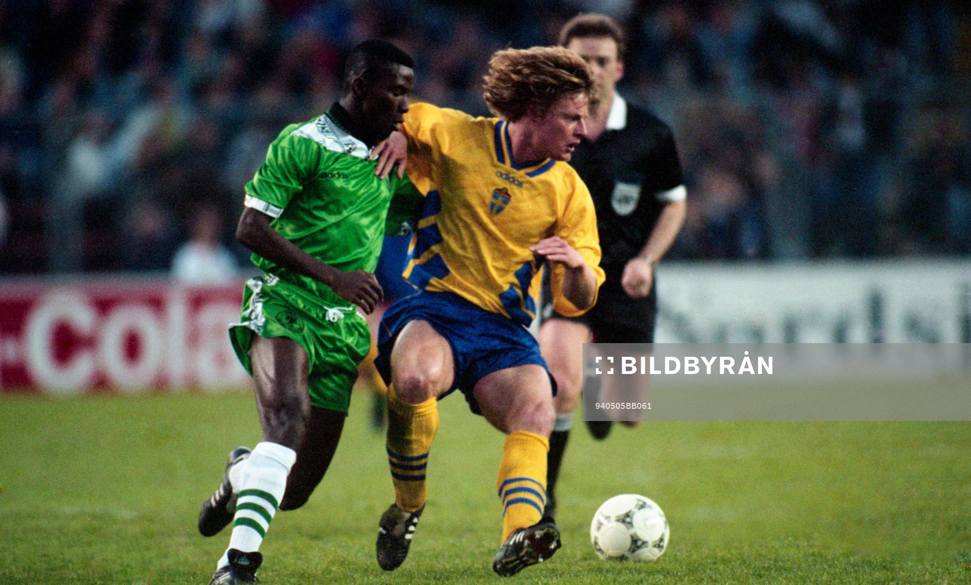 Stefan Schwarz håller undan sin motståndare