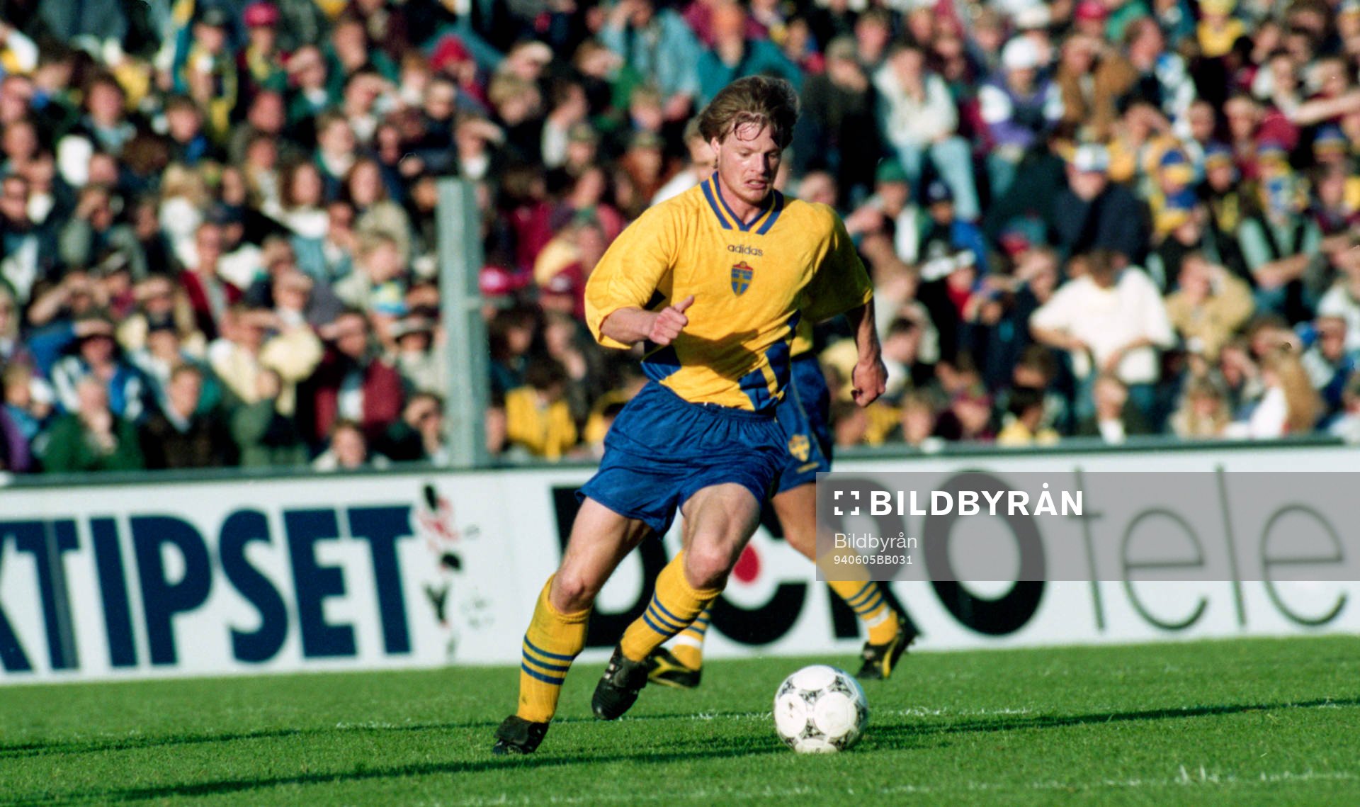  Stefan Schwarz med bollen  
