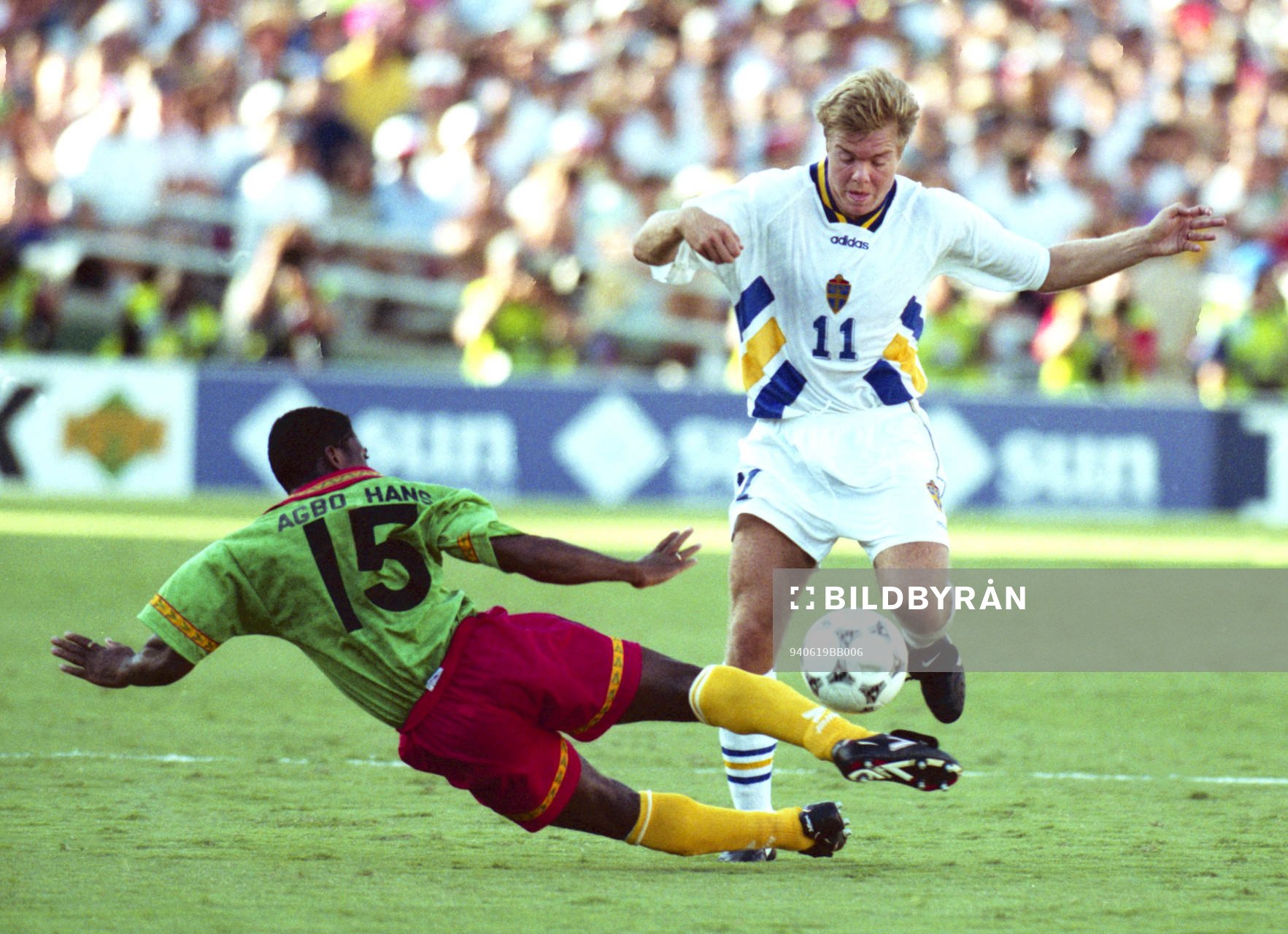 Agbo, Kamerun, fäller Tomas Brolin, Sverige