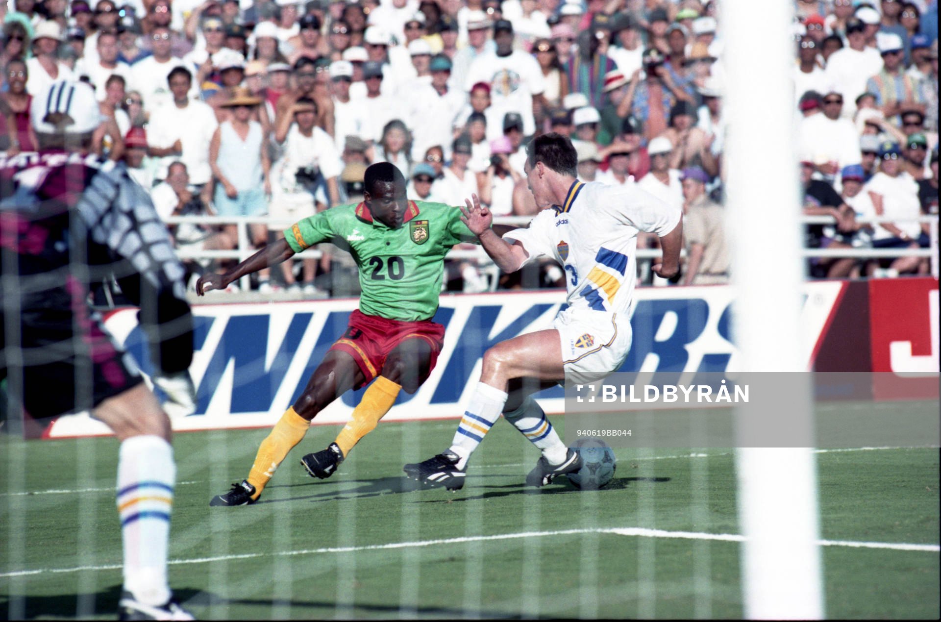 Mouyeme, Kamerun mot Patrik Andersson, Sverige