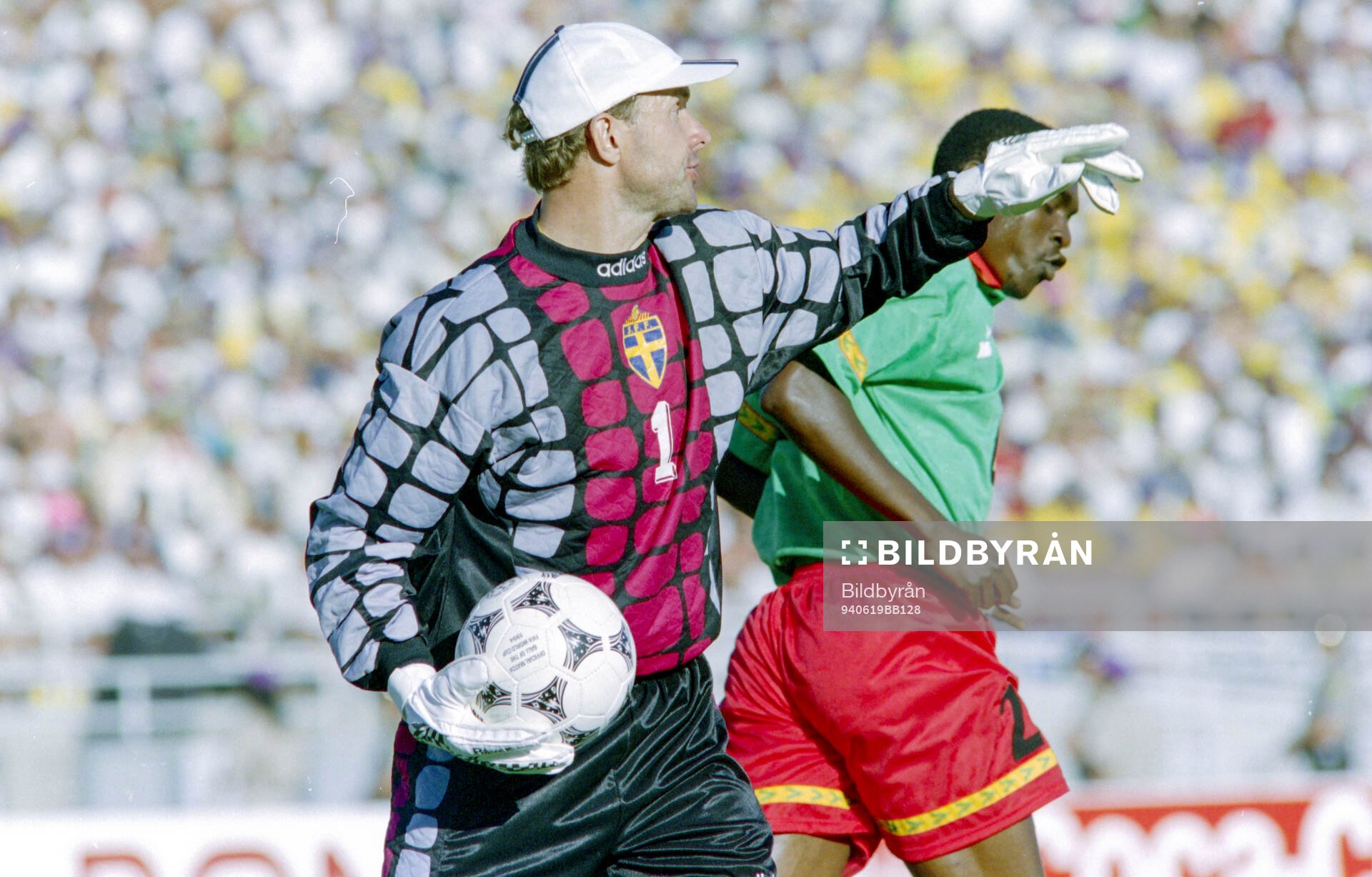 Football, FIFA World Cup 1994 (USA), Group B, Cameroon -