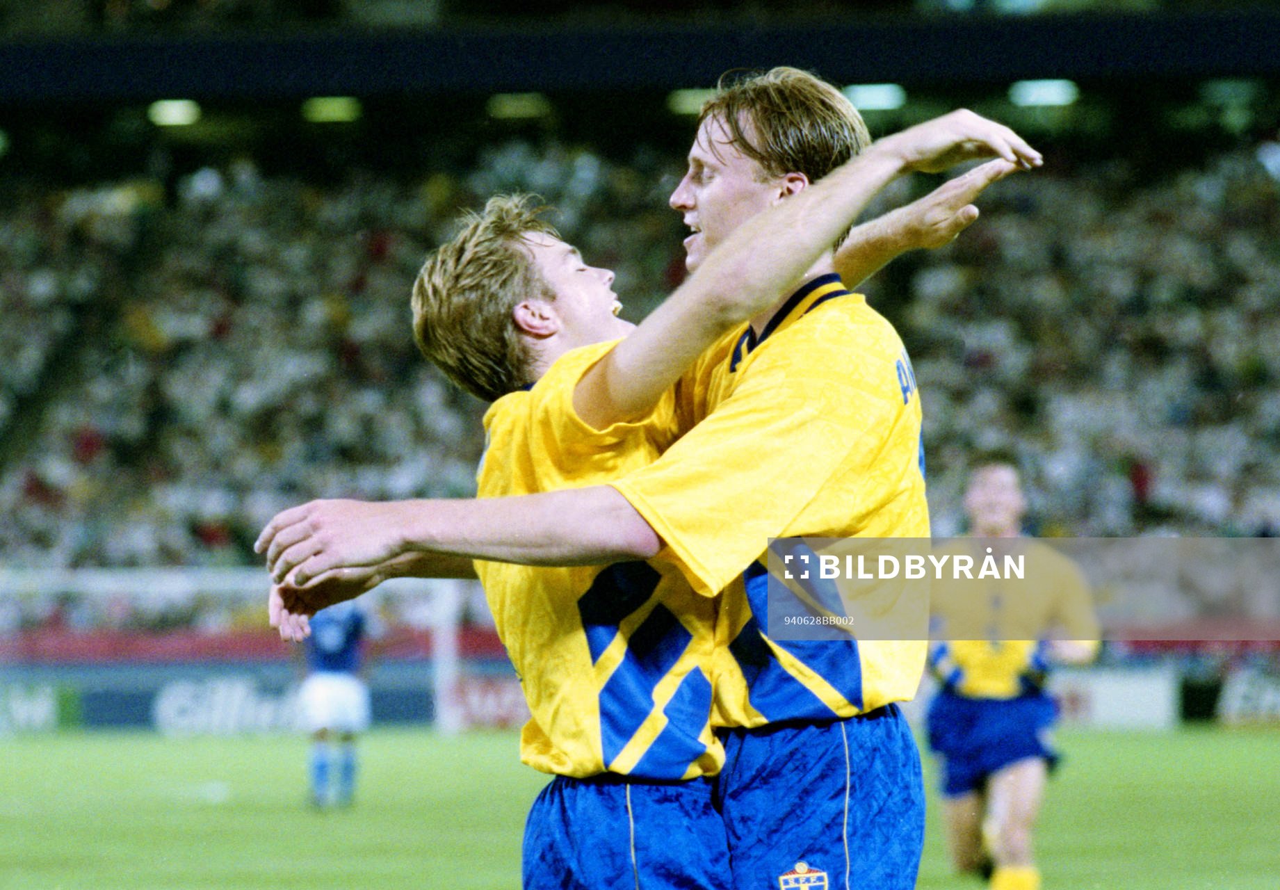  Tomas Brolin och Kennet Andersson, Sverige, glädje, kram.