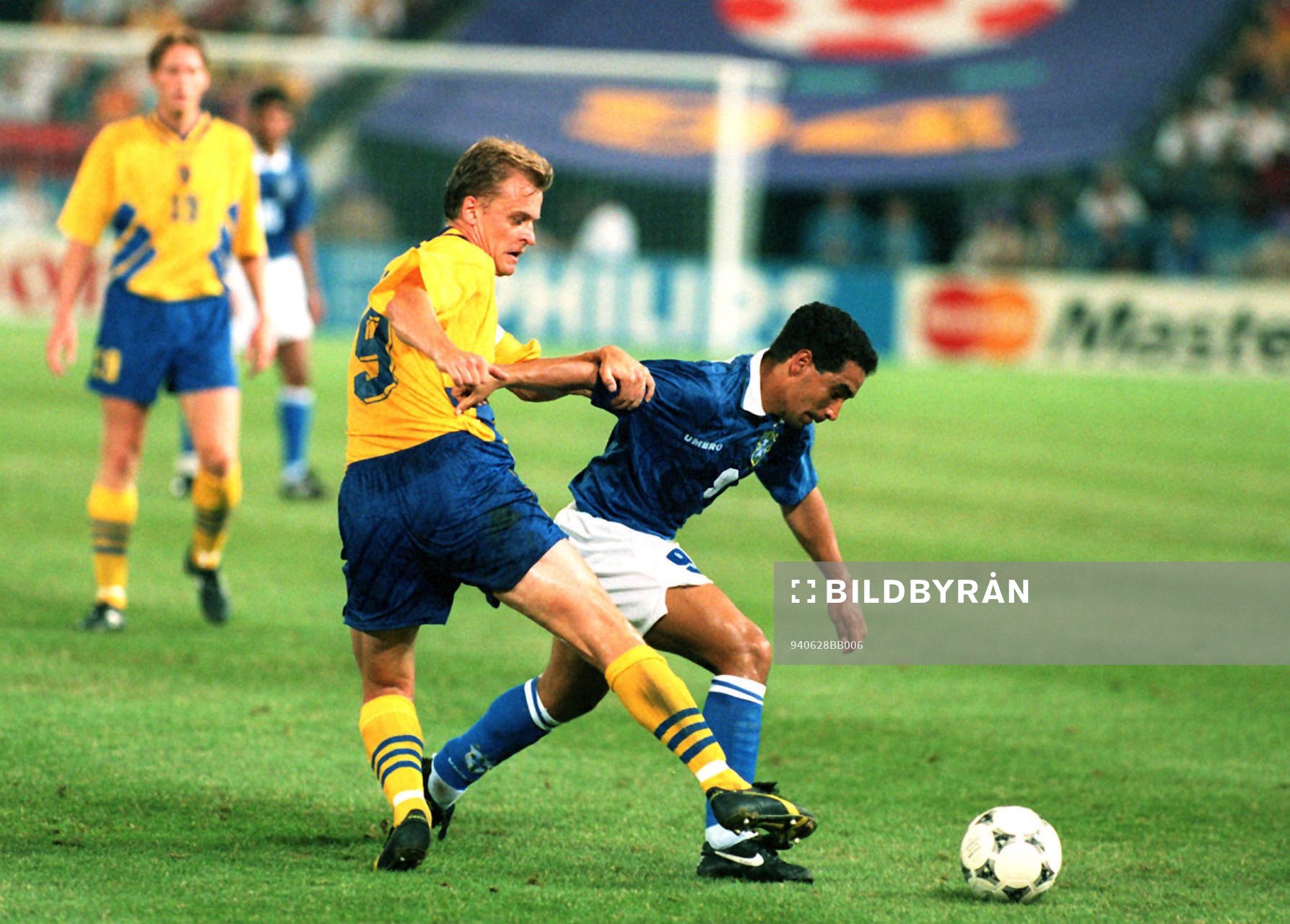 Zinho lurar Jonas Thern, Sverige