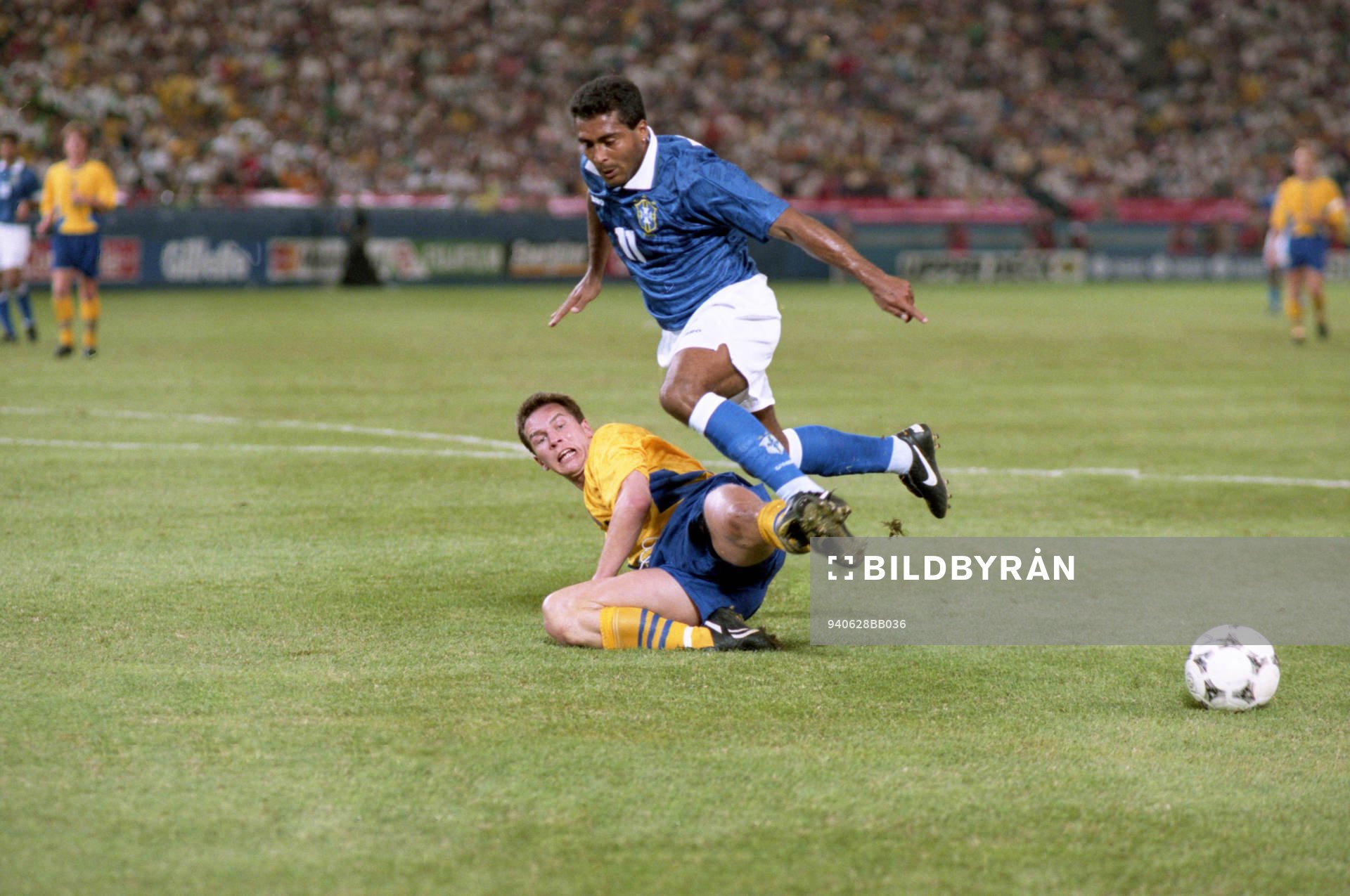 Patrik Andersson, Sverige tacklar Romario, Brasilien