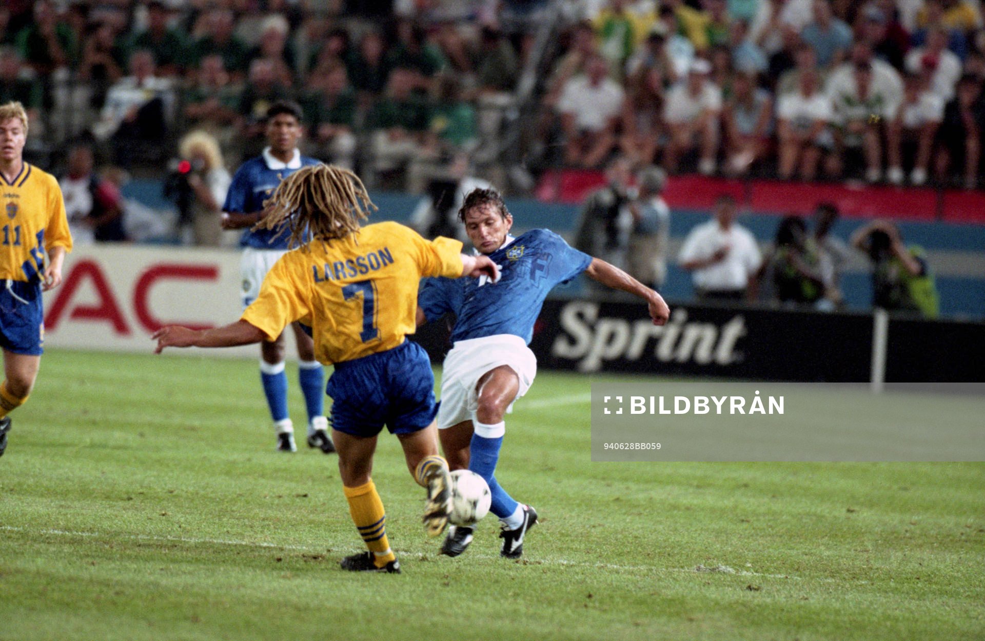 Henrik Larsson, Sverige och Santos Marcio, Brasilien