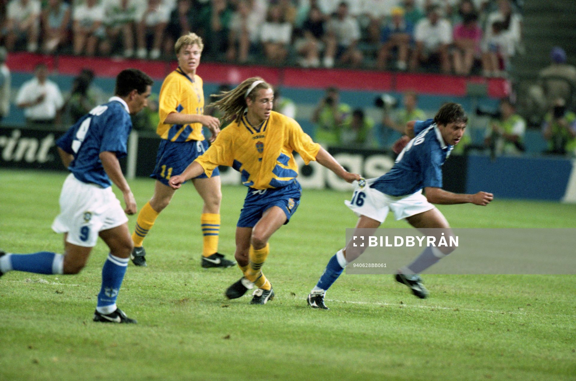 Henrik Larsson, Sverige drar Leonardo, Brasilien i byxorna