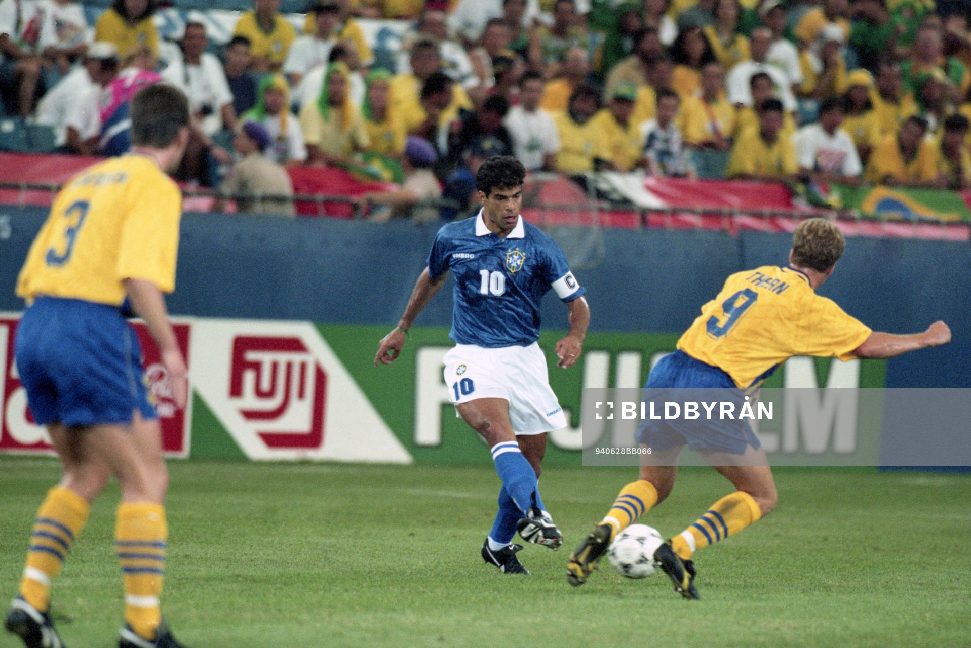 Rai, Brasilien och Jonas Thern, Sverige