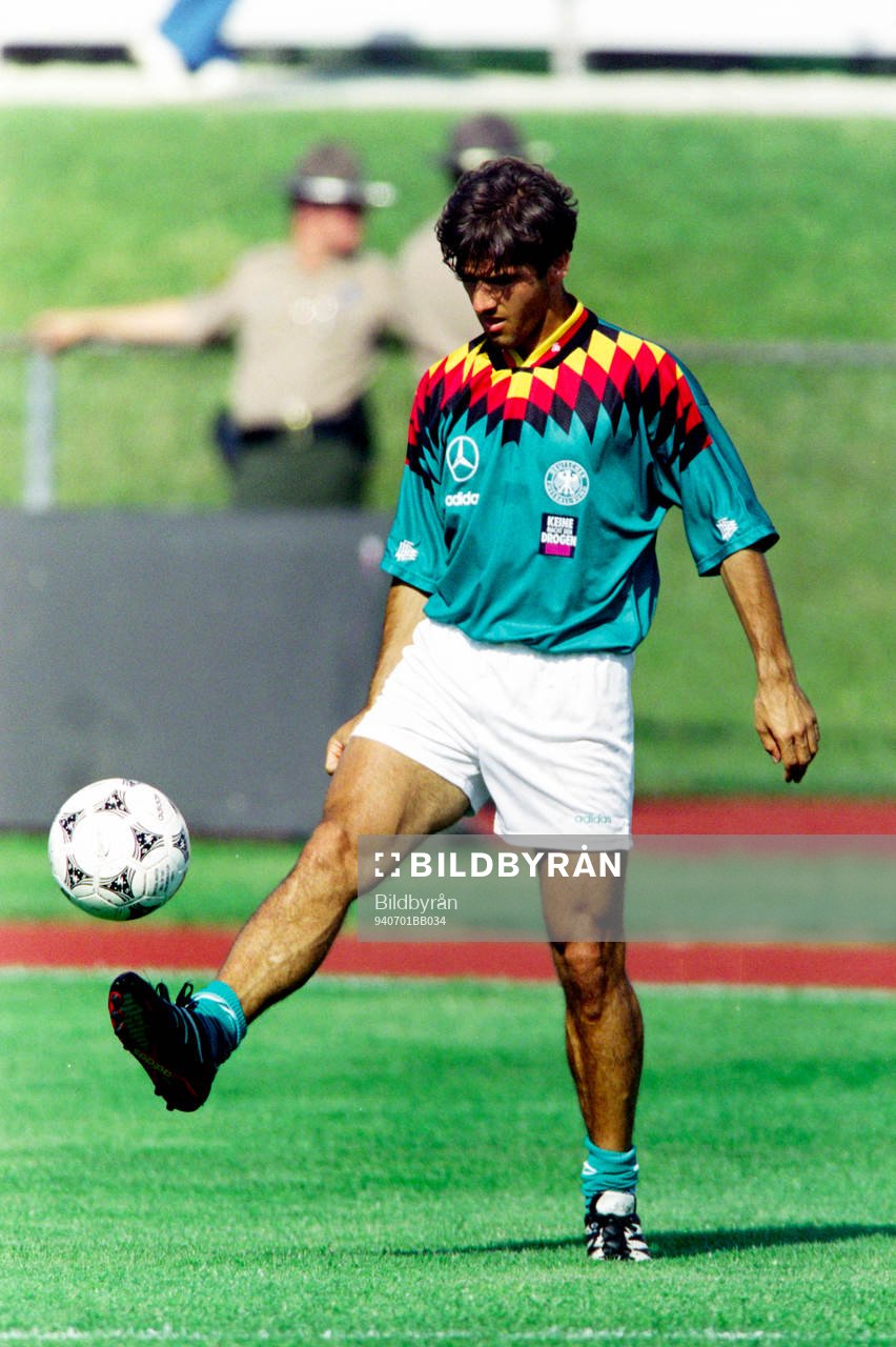 Fotboll, VM94, Tyskland, Träning: Karl-Heinz Riedle under en träning.