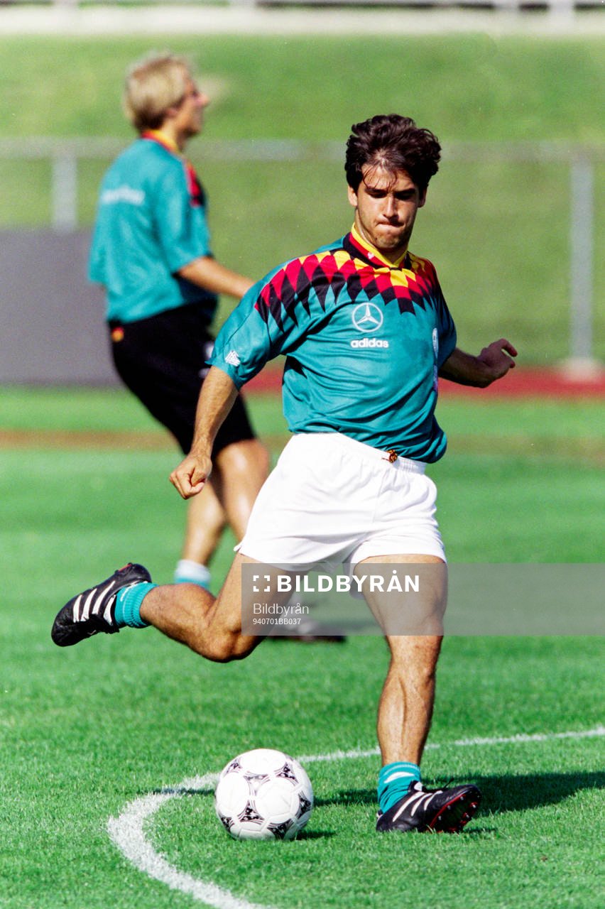 Fotboll, VM94, Tyskland, Träning: Karl-Heinz Riedle under en träning.