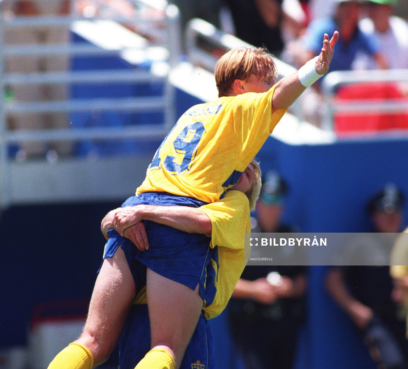 Kennet Andersson och Tomas Brolin, jubel