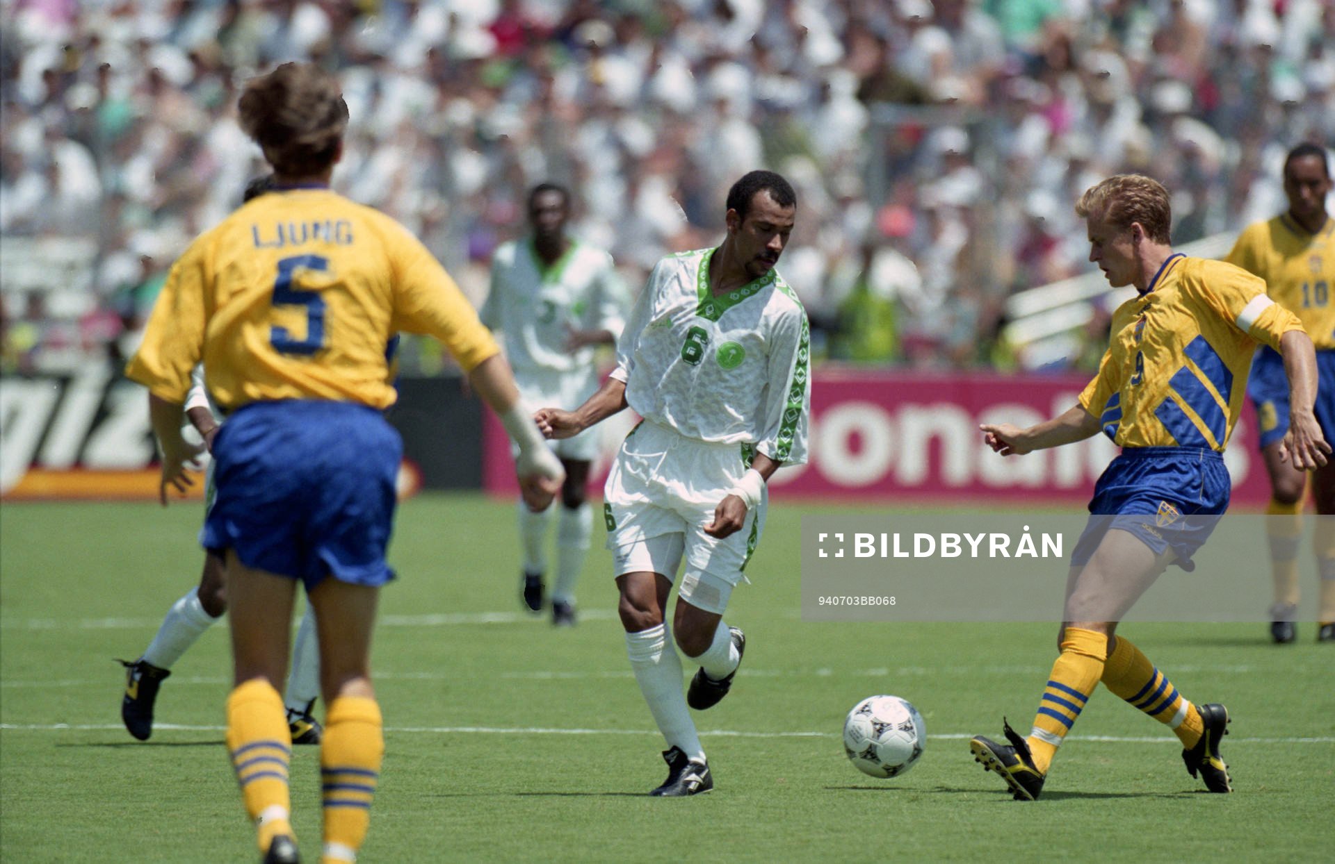 Fuad Amin, Saudiarabien i kamp om bollen med Jonas Thern,