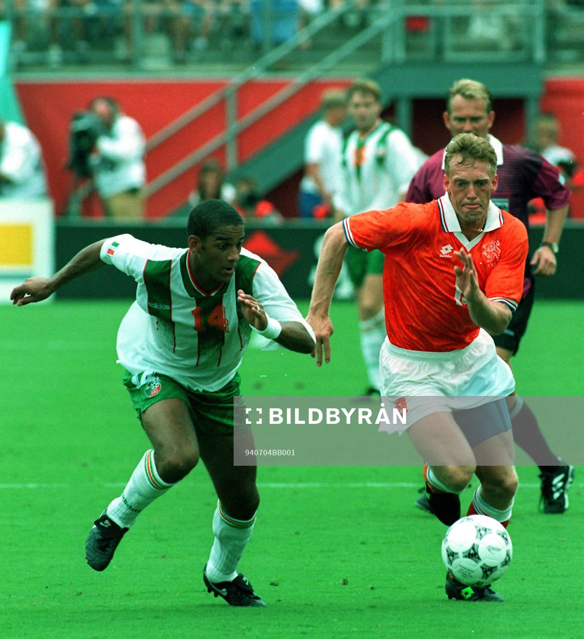 Phil Babb (14)  och Peter Van Vossen