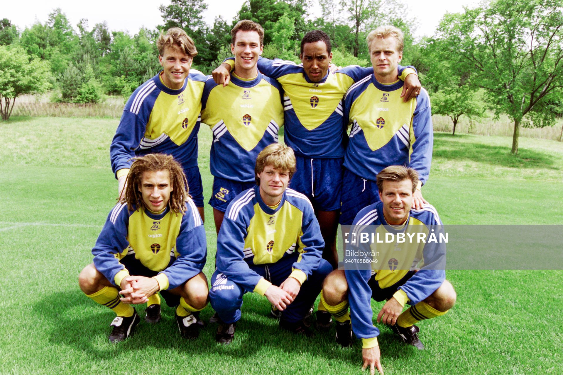 Fotboll, VM94, Sverige, förhands: Sju spelare från Skåne i landslaget. Bakre raden fr.v. Roger Ljung, Patrik Andersson, Martin Dahlin och Jonas Thern. Främre raden fr.v. Henrik Larsson, Stefan Schwarz och Roland Nilsson. 