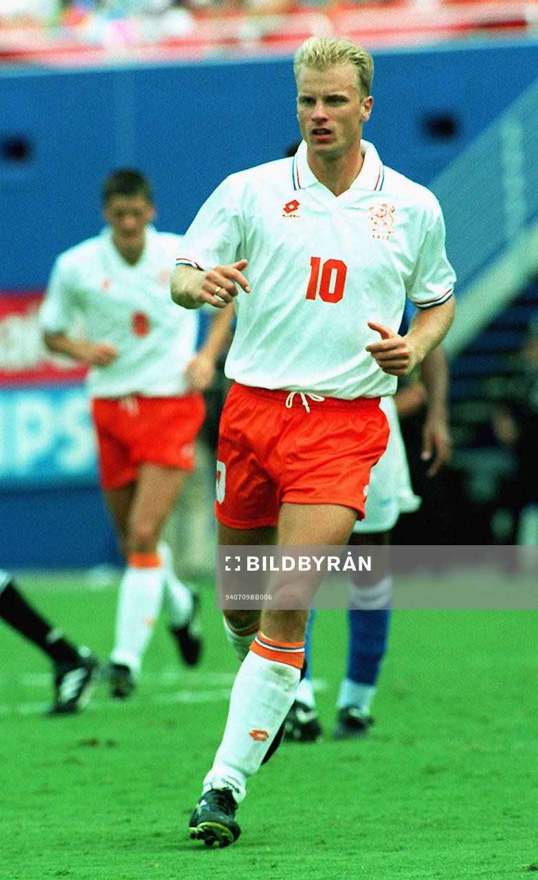 Dennis Bergkamp, Holland
