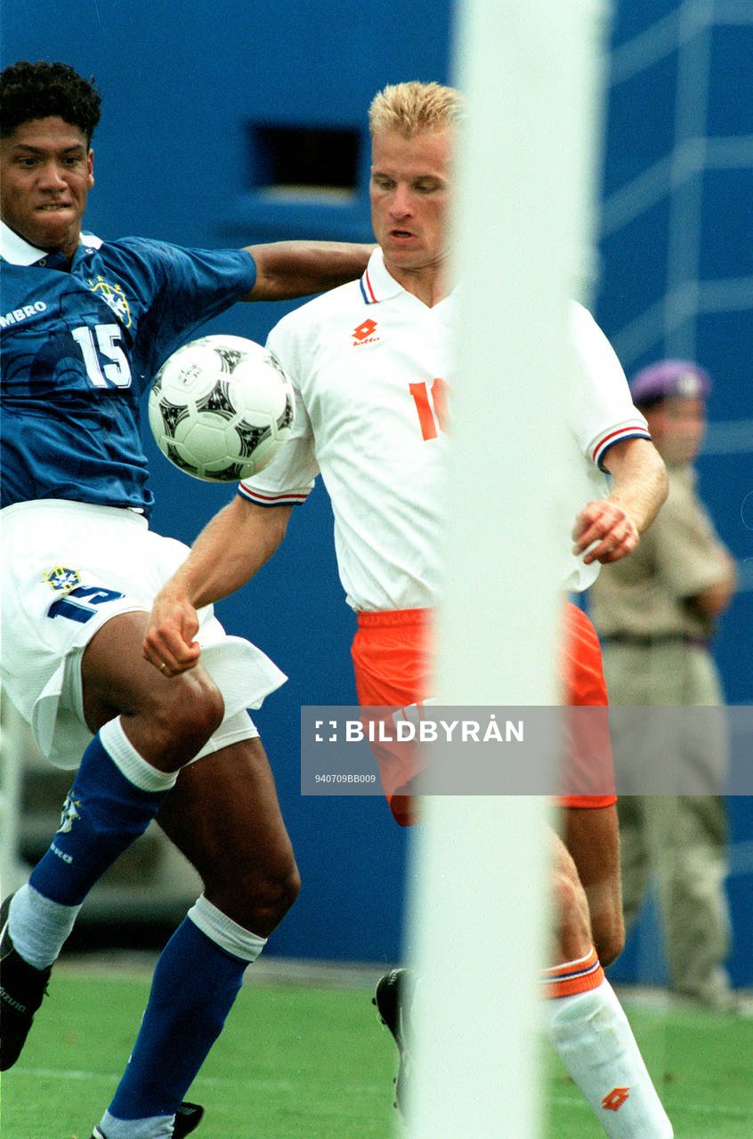 Dennis Bergkamp, Holland