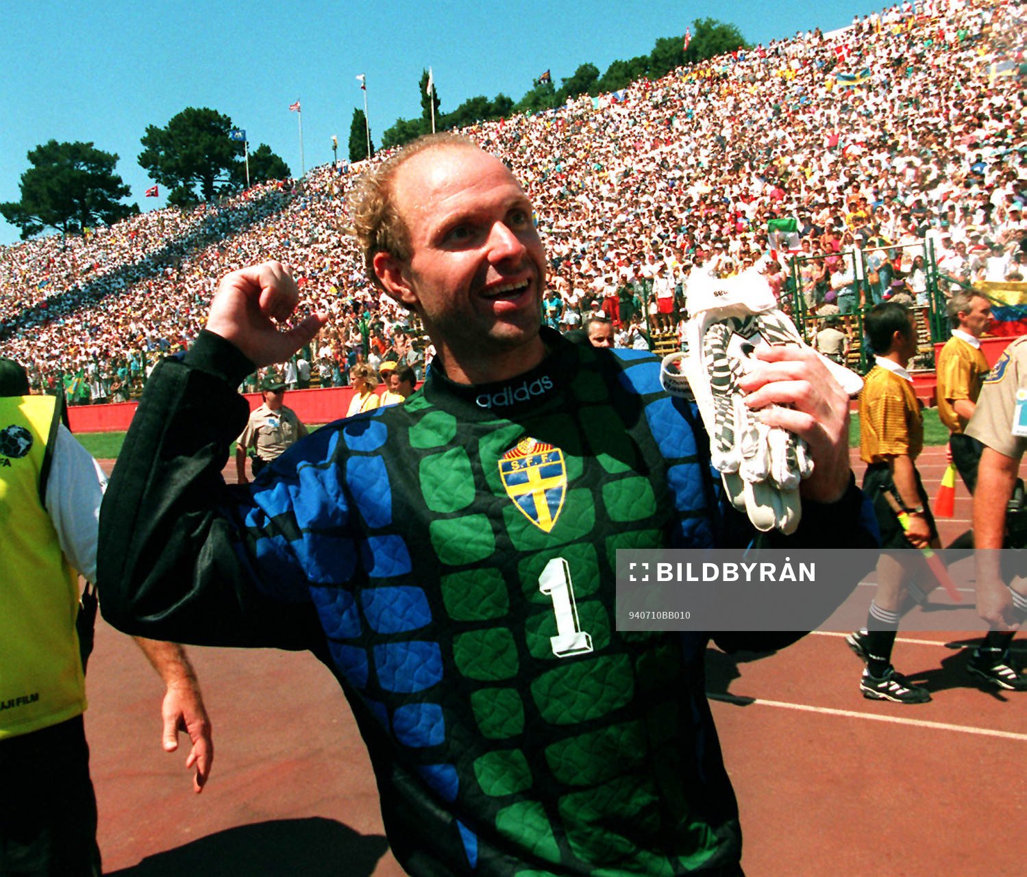 Thomas Ravelli, Sverige, jublar