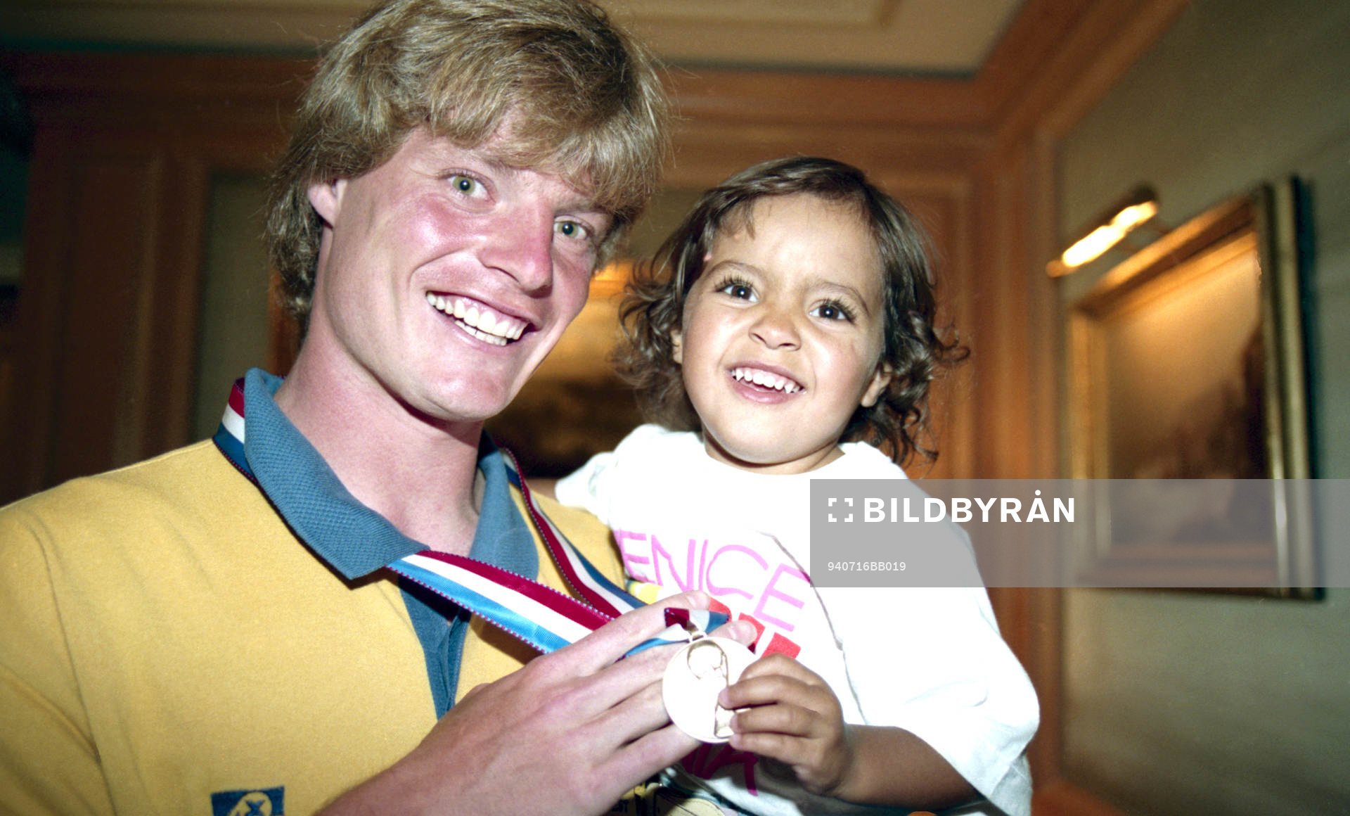 Stefan Schwarz, med medalj