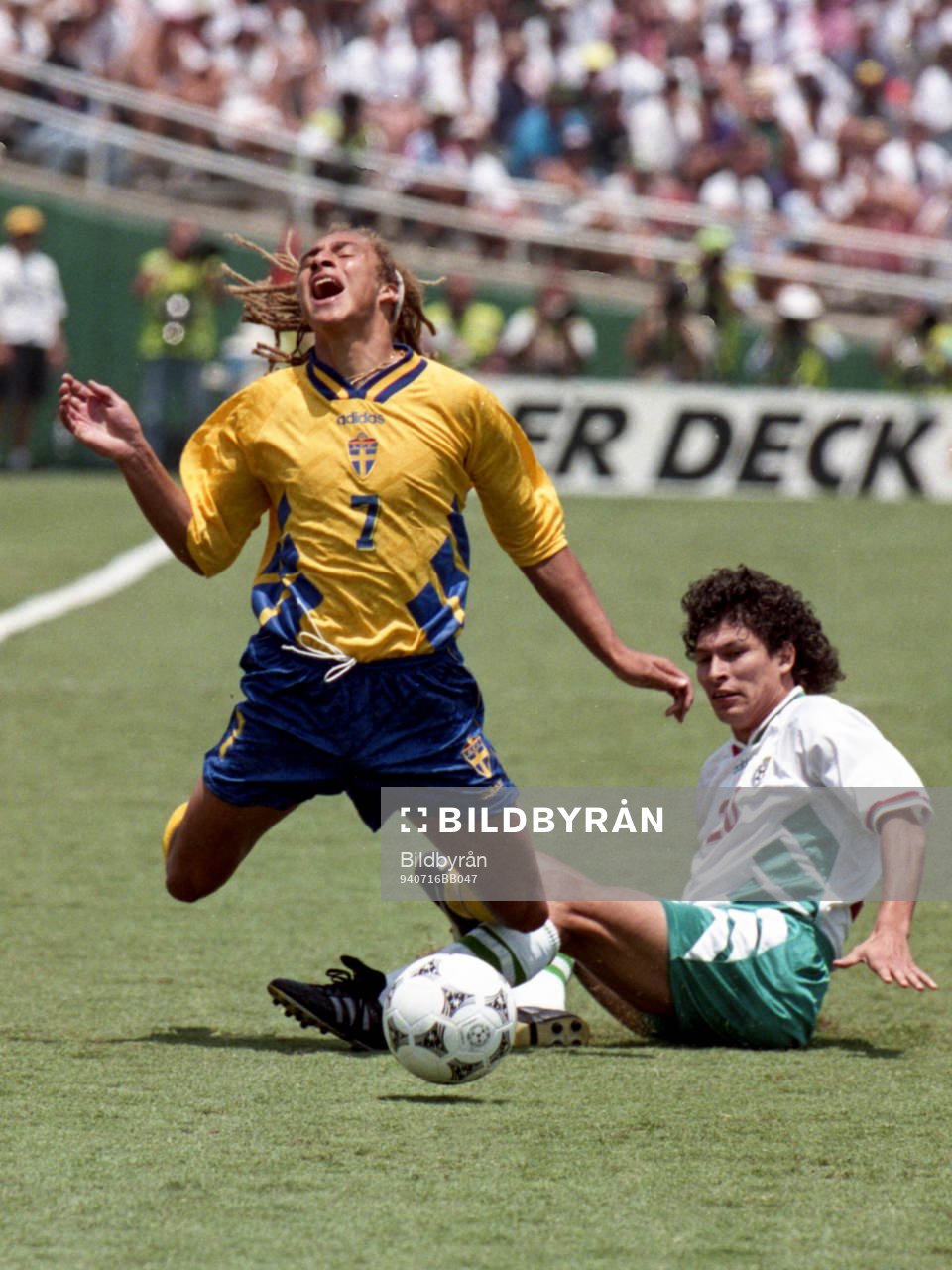 Henrik Larsson, Sverige fälls bakifrån